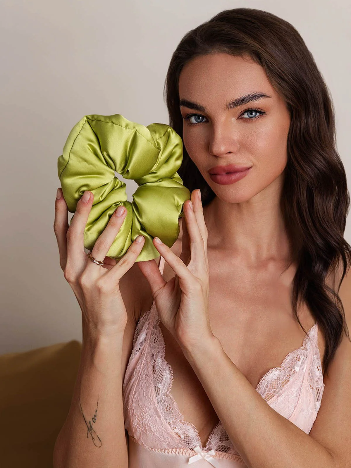 Ren Silke Blød Oversized Hår Scrunchie - 8cm - Image 41