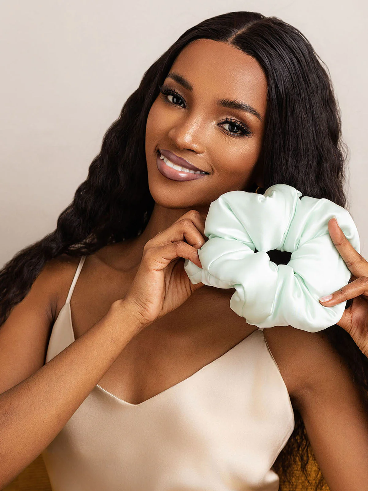 Ren Silke Blød Oversized Hår Scrunchie - 8cm - Image 45