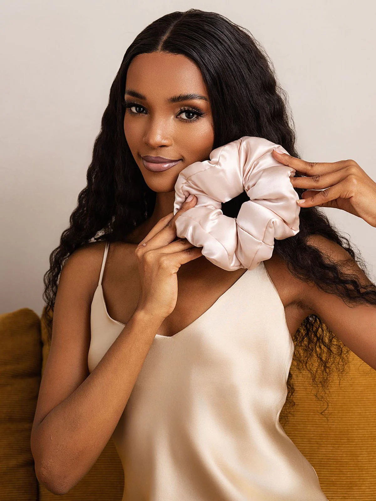 Ren Silke Blød Oversized Hår Scrunchie - 8cm - Image 48