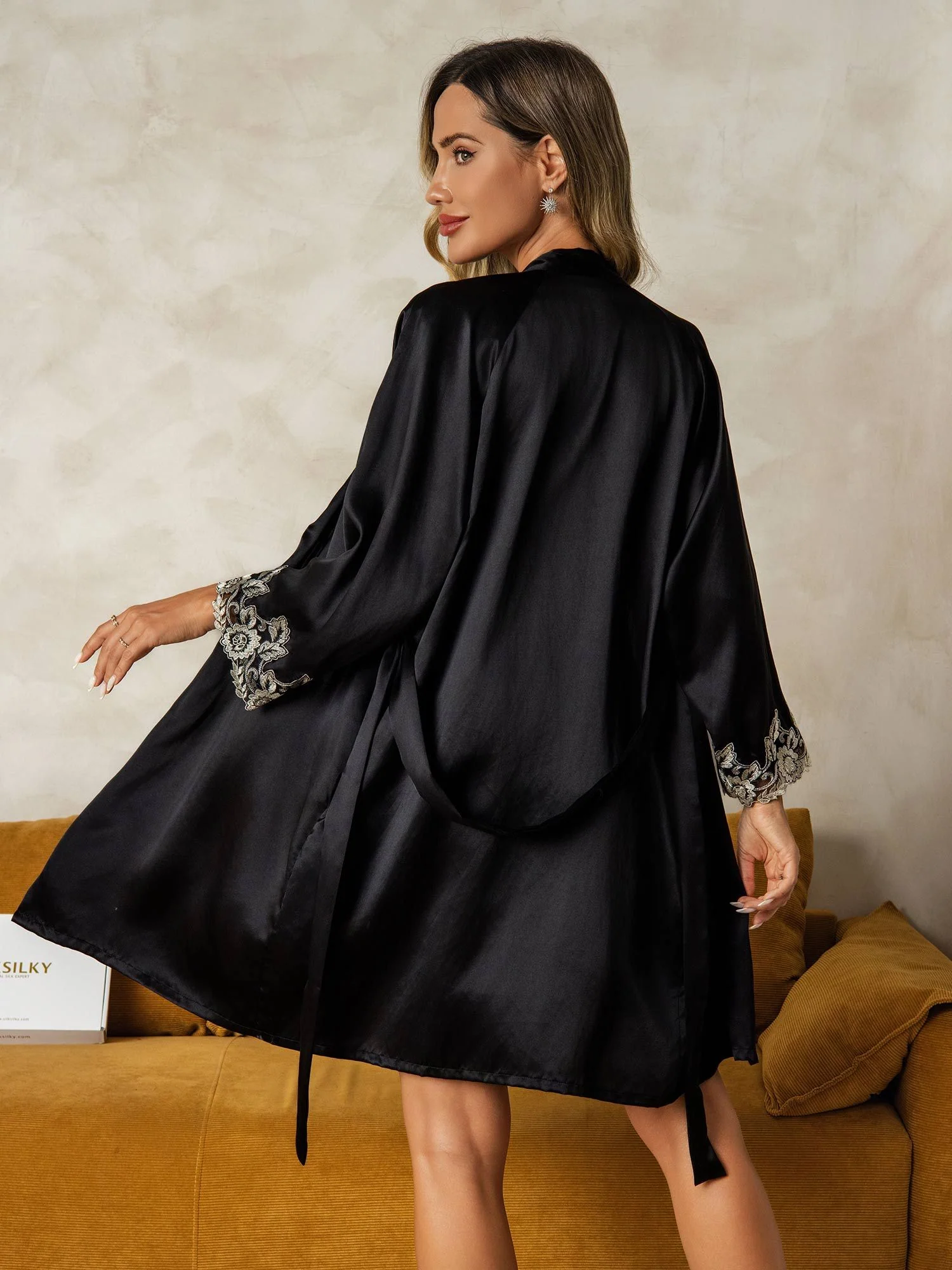 Elegant Ren Silke Morgenkåbe Og Camisole Set Med Blondekant 3 Dele - Image 17