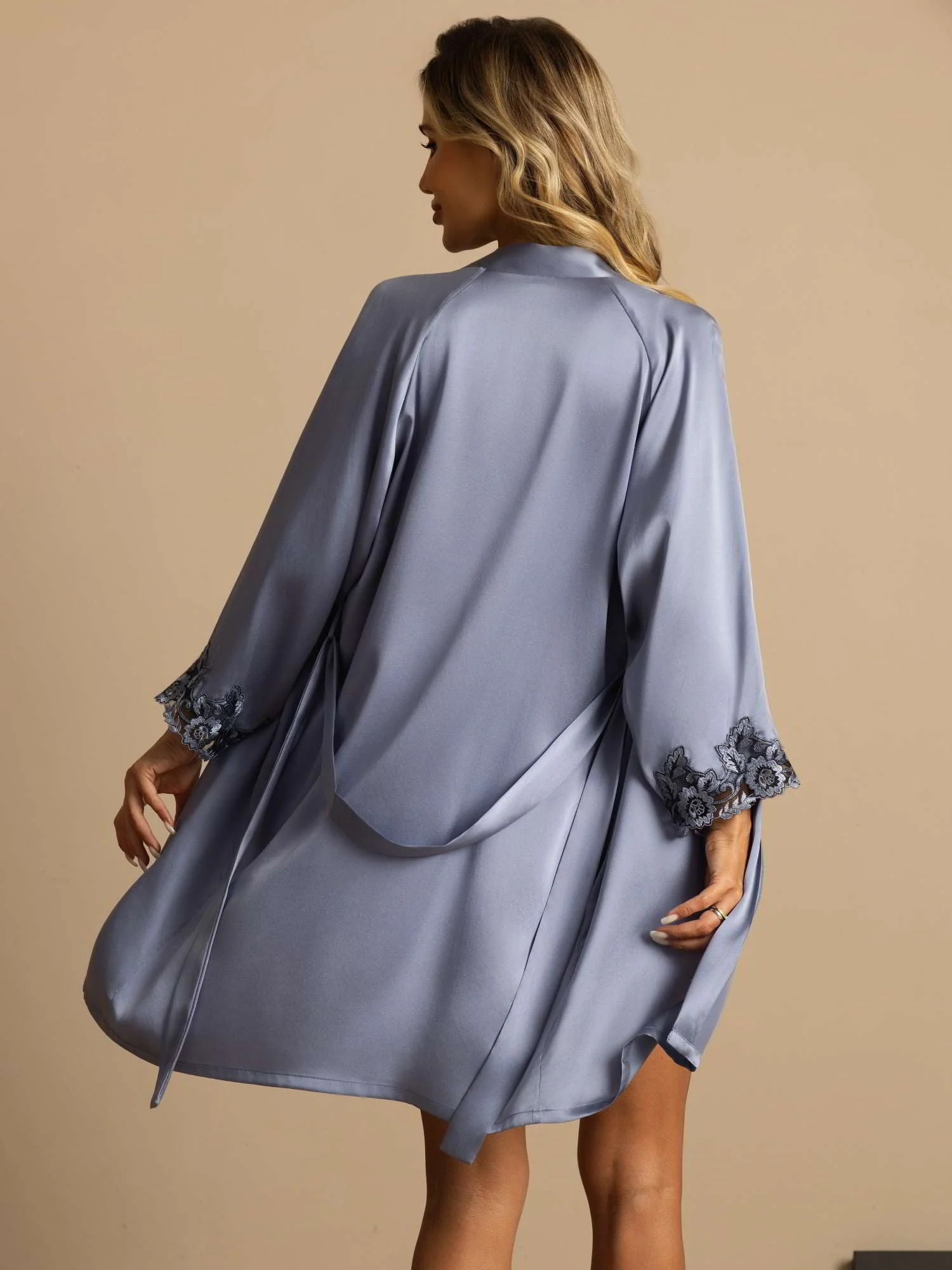 Elegant Ren Silke Morgenkåbe Og Camisole Set Med Blondekant 3 Dele - Image 24