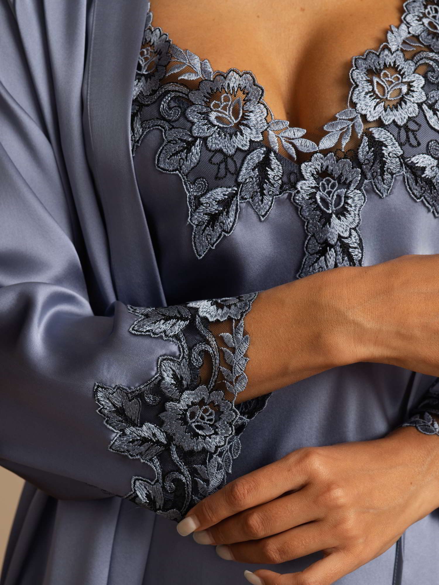 Elegant Ren Silke Morgenkåbe Og Camisole Set Med Blondekant 3 Dele - Image 26