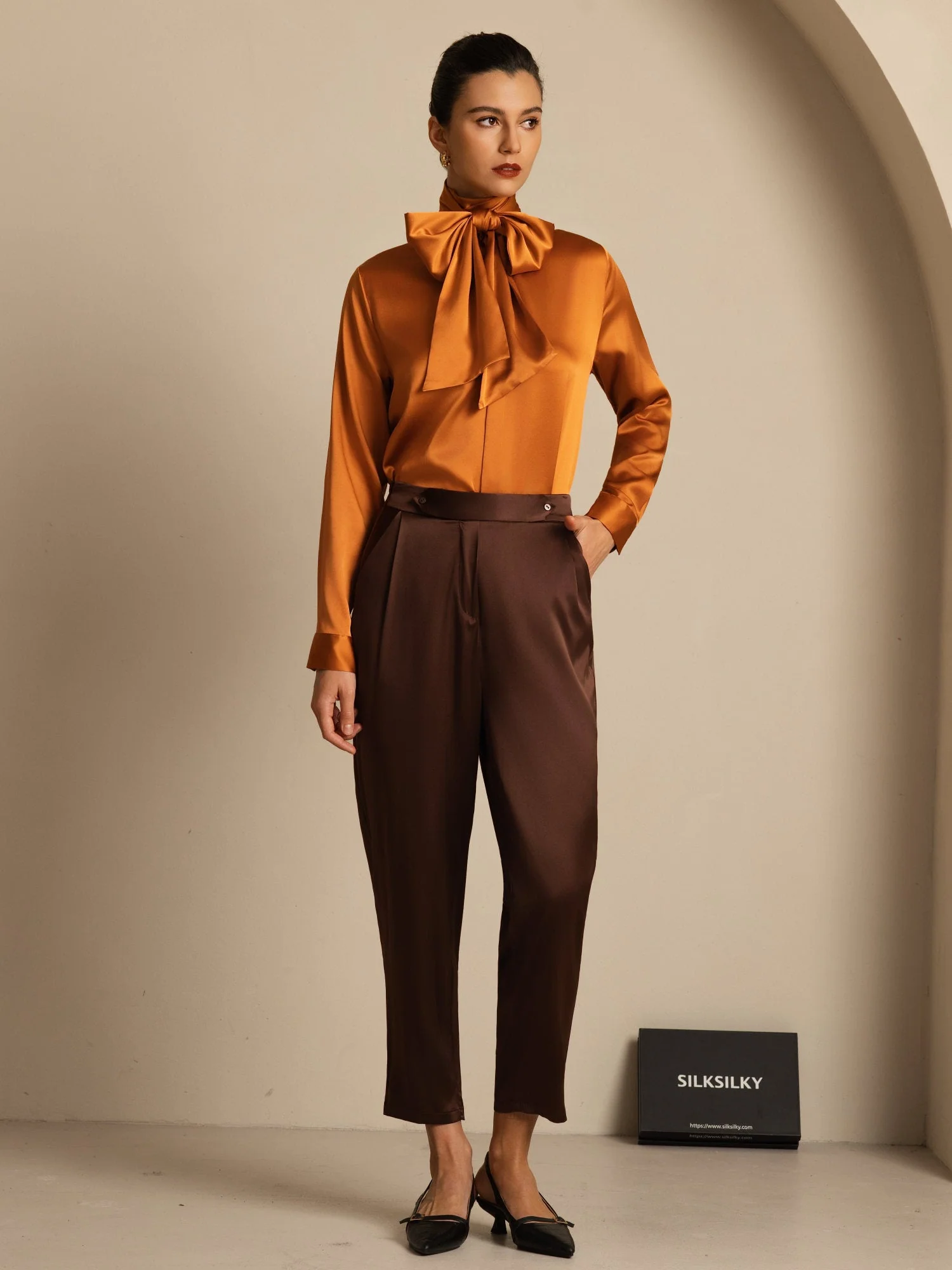 19Momme Modebukser i silke i carrot-stil - Image 24