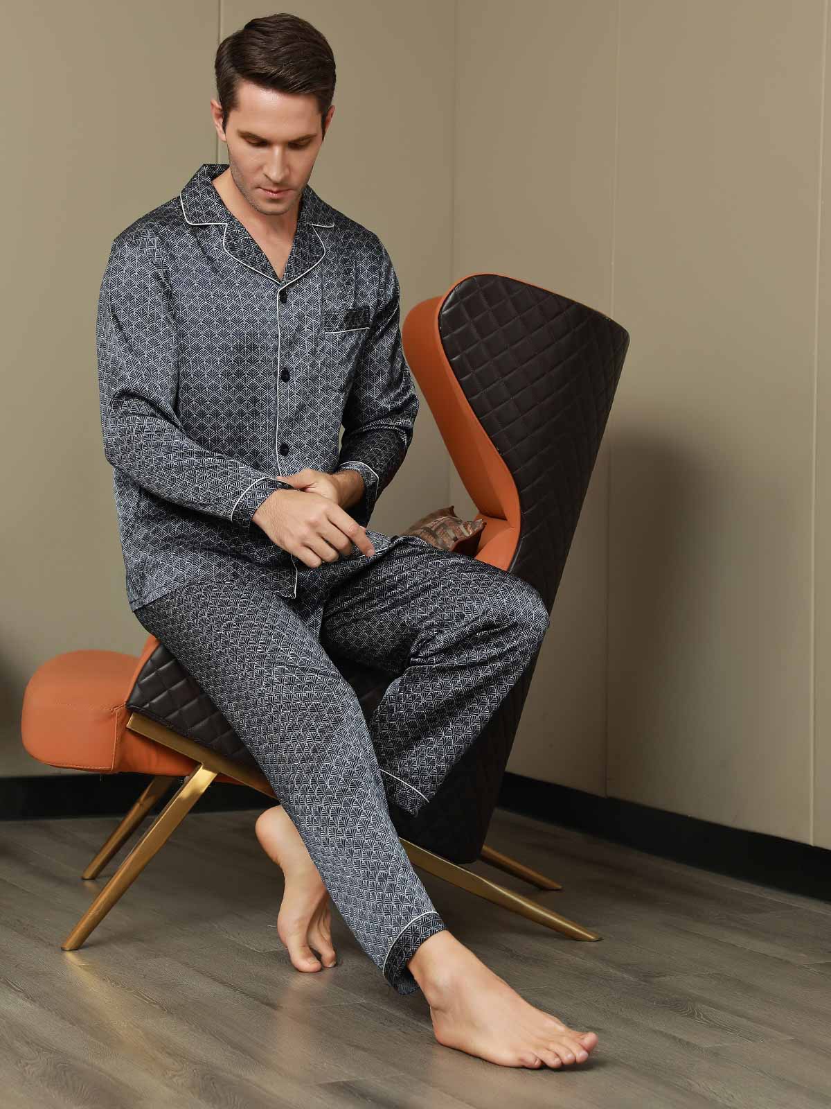 Herre Pyjamas Sæt I Ren Silke Med Marineblåt Ginkgo Print Langærmet Top Og Bukser - Image 7