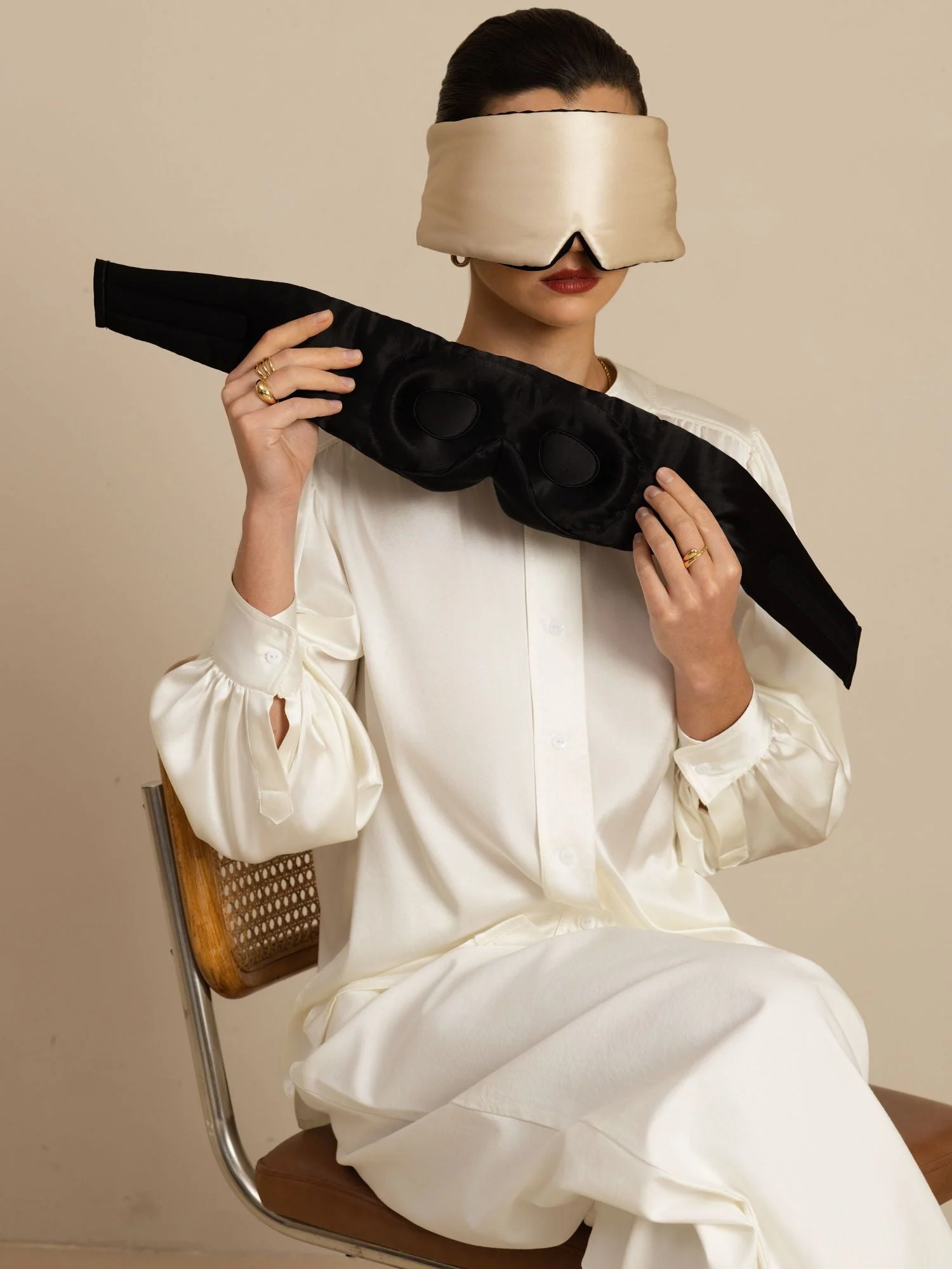 Ren Silke 3D Kontureret Sovemaske Med Velcrolukning - Image 11