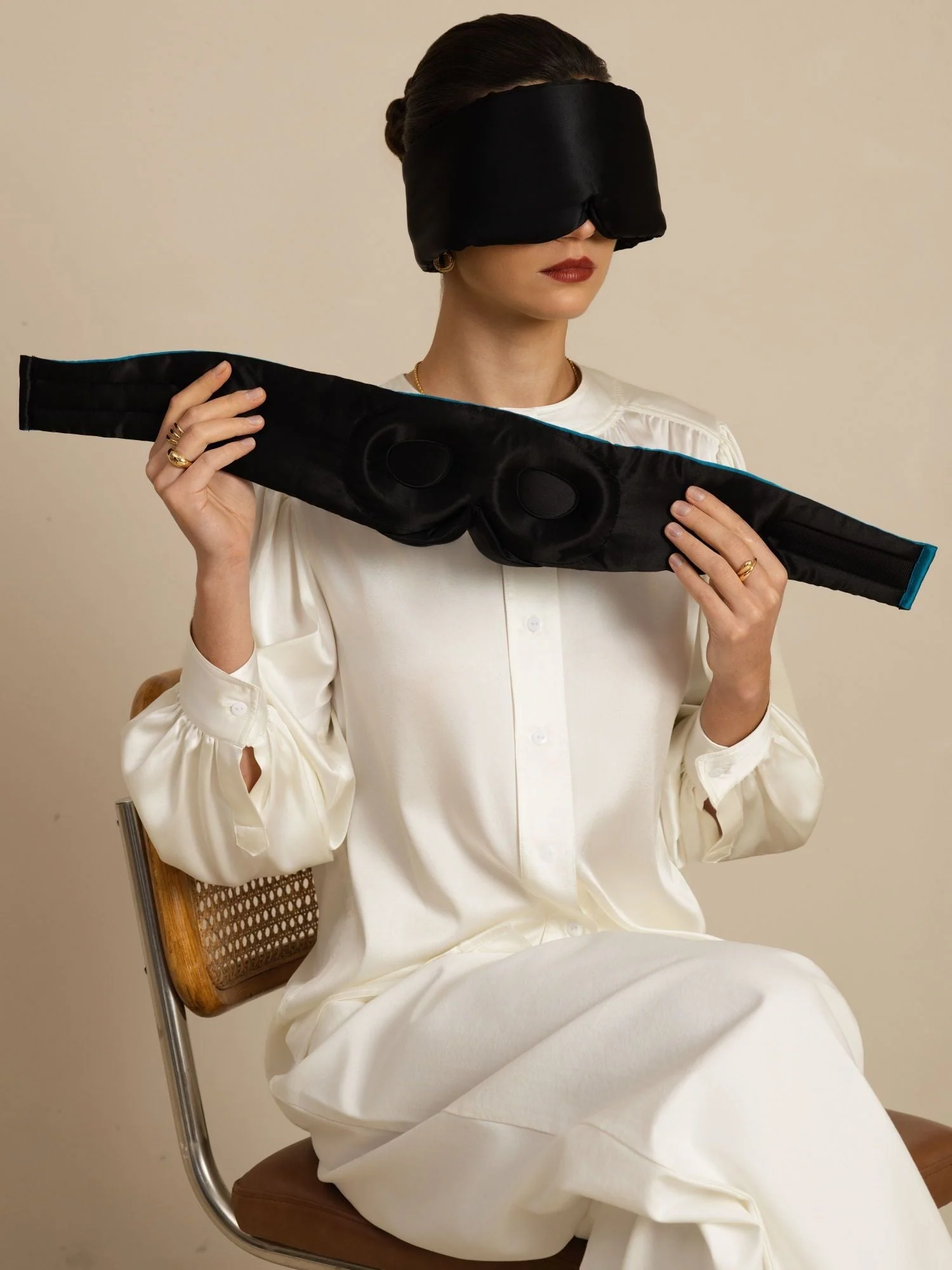 Ren Silke 3D Kontureret Sovemaske Med Velcrolukning - Image 13