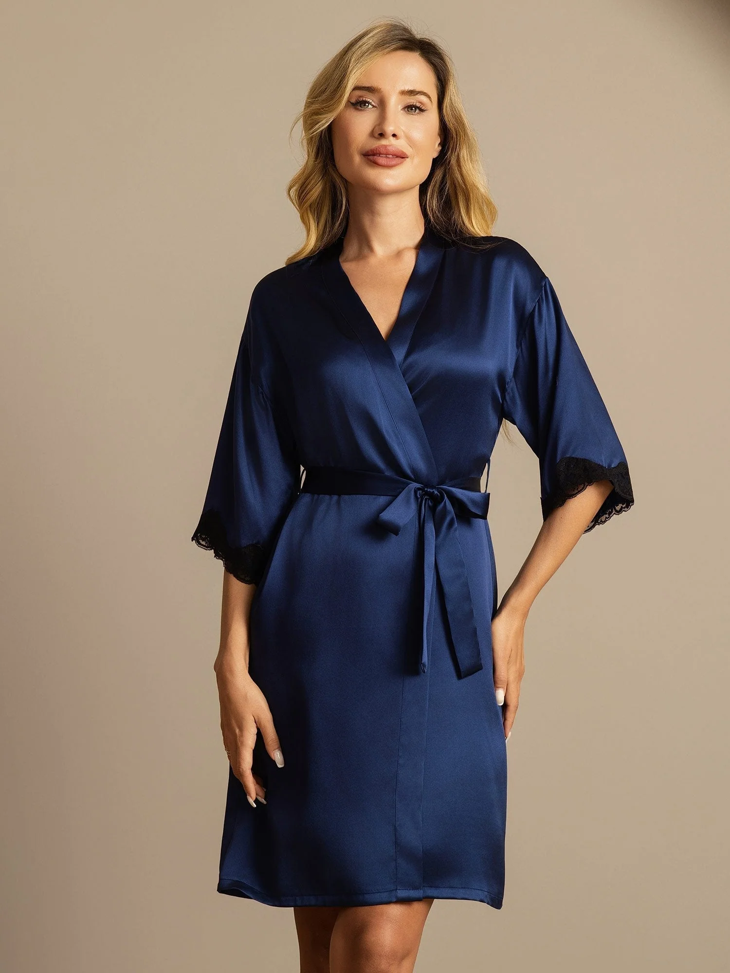 Pure Silk Basis Kvinder Robe med Blonde Design - Image 14