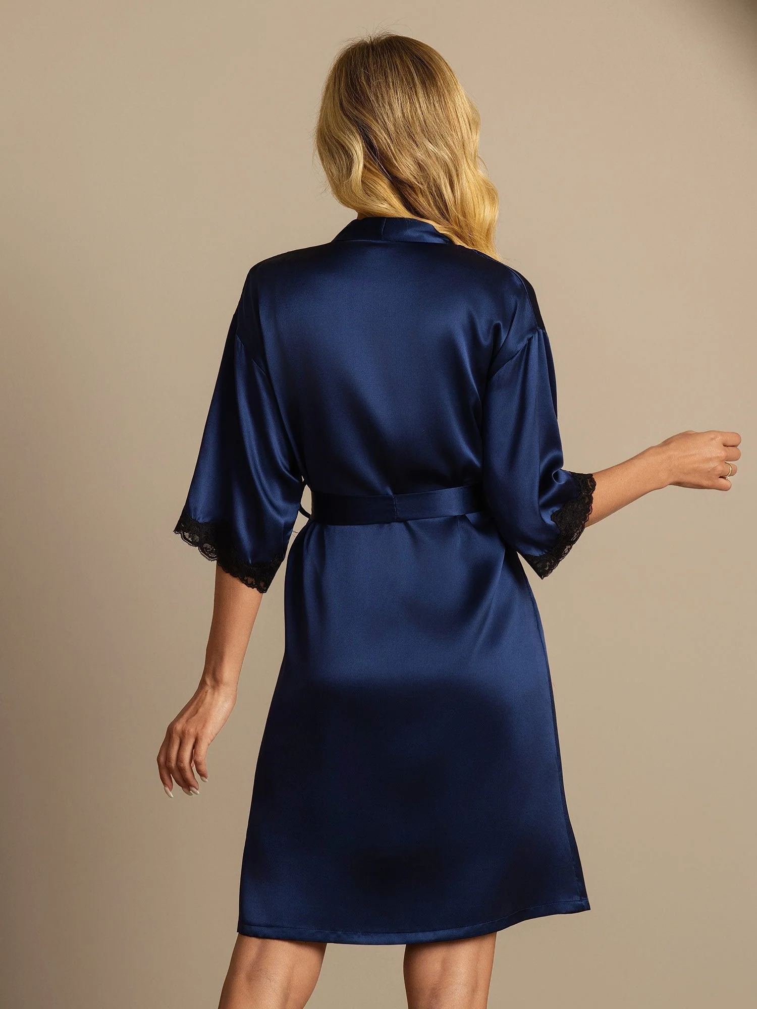 Pure Silk Basis Kvinder Robe med Blonde Design - Image 15