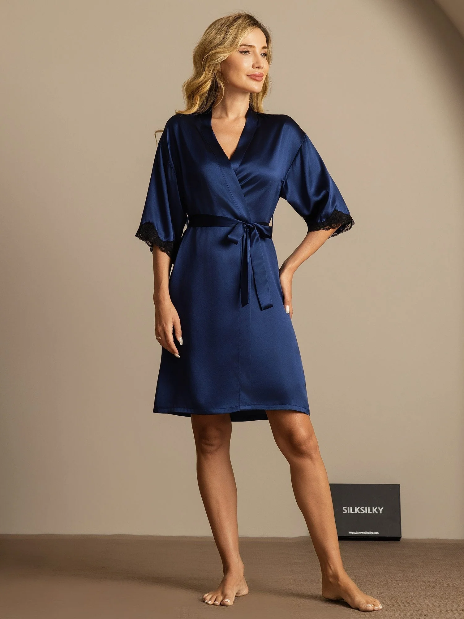 Pure Silk Basis Kvinder Robe med Blonde Design - Image 16