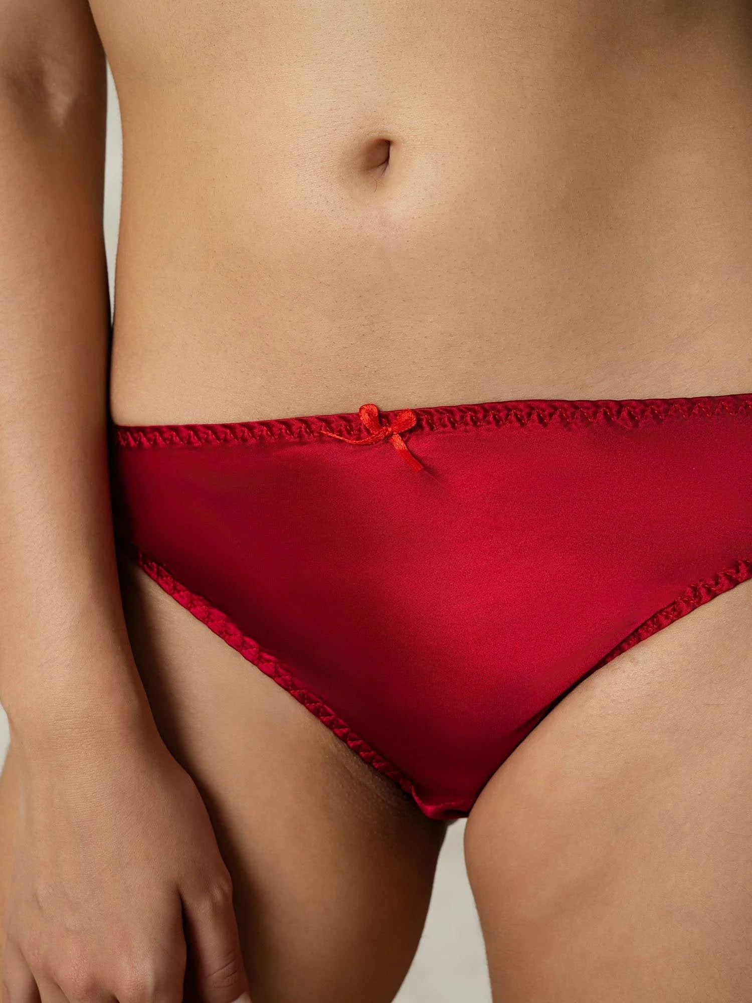 100% Morbærsilke Klassiske Bikinitrusser med Sløjfe - Image 35