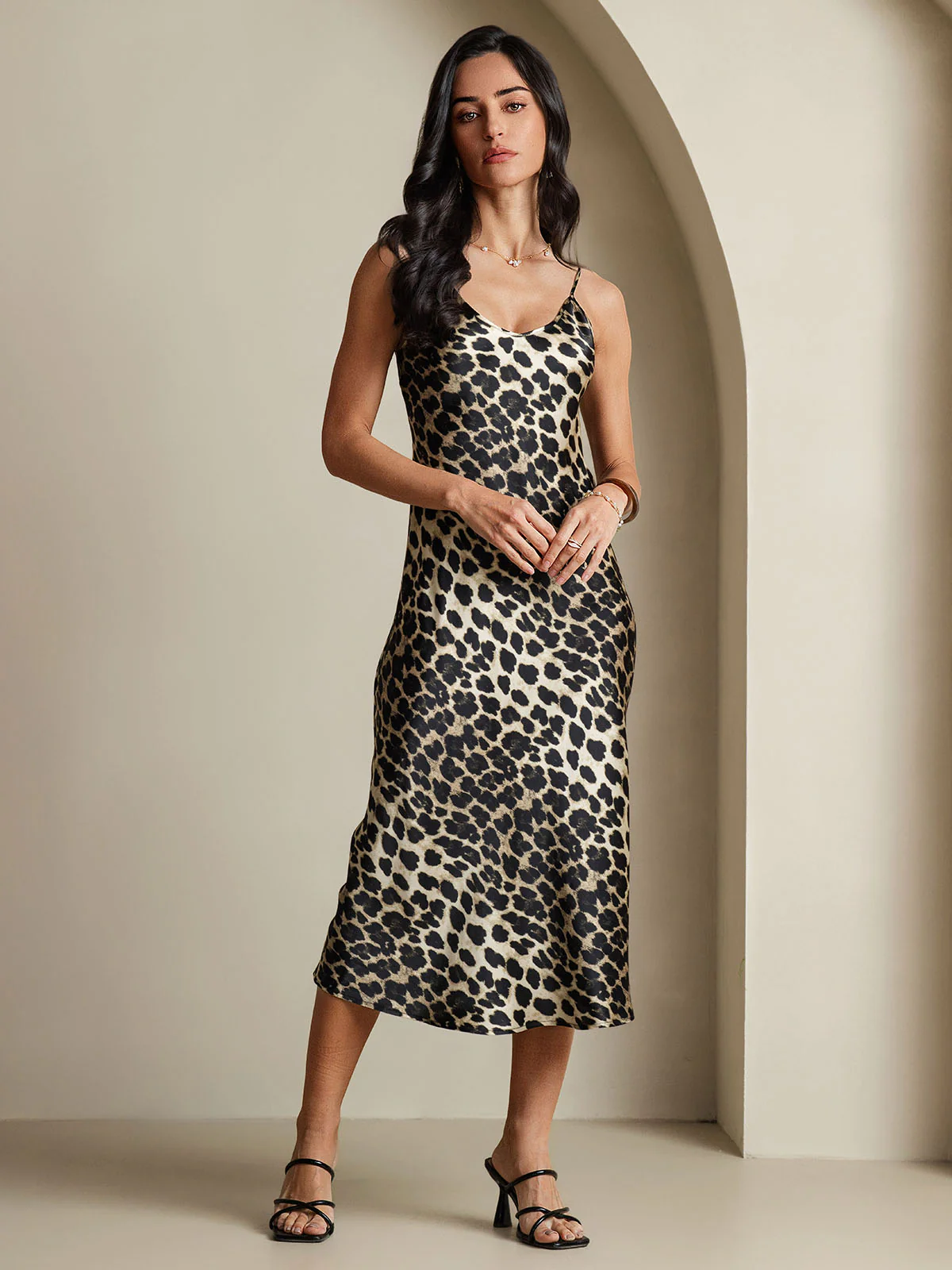 Ren Silke Leopardprint Spaghetti Strop V-Hals Midi Kjole - Image 9