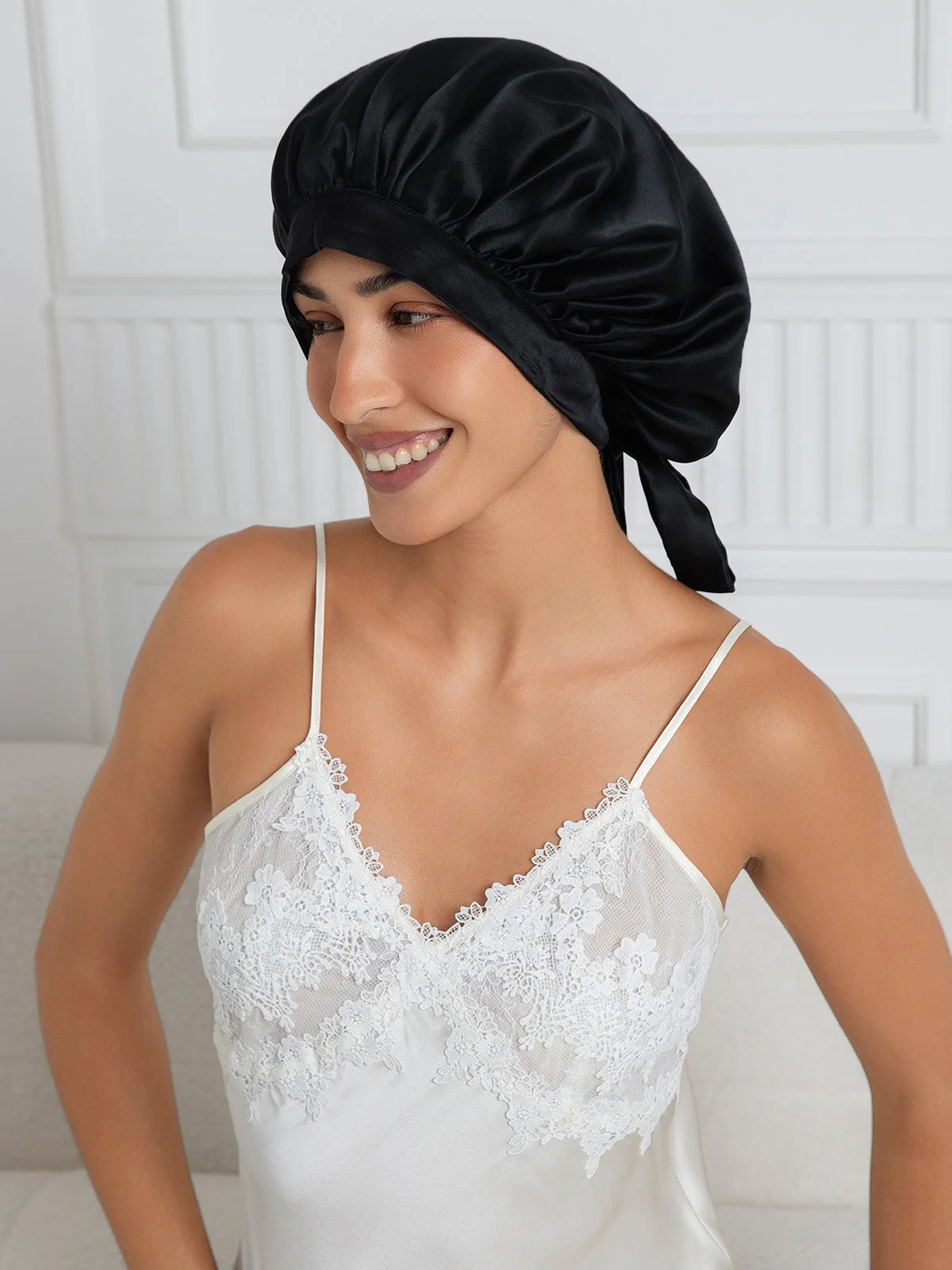 Elegant sovehætte i ren silke med lange bånd - Image 17