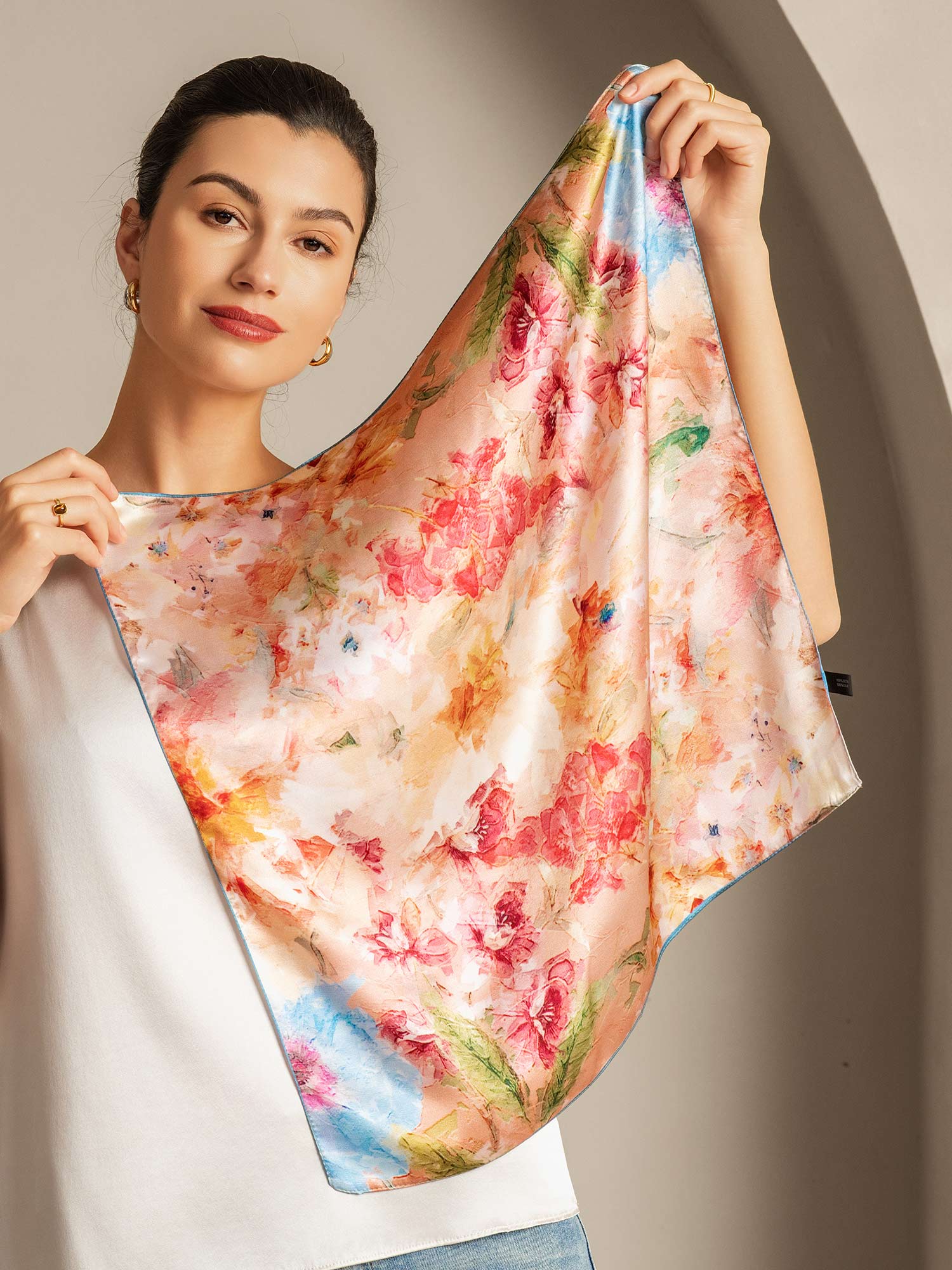 Pure Silk Floral Bliss Square Scarf - Størrelse 53x53cm - Image 5