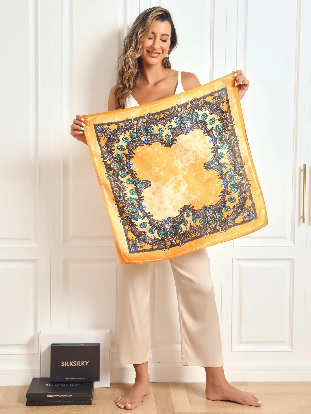Ren Silke Blomstret Kvadratisk Tørklæde 68x68Cm/26.8 - Image 8