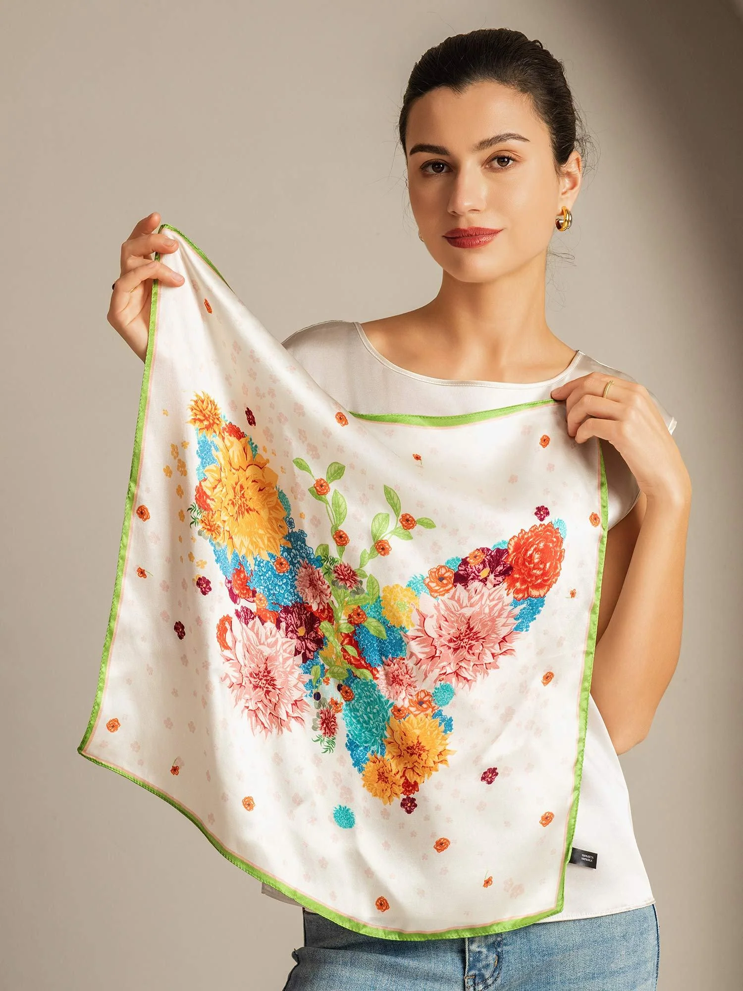 Pure Silke Blomster Kvadrat Skjerf med Grøn Kant 53*53 cm - Image 2