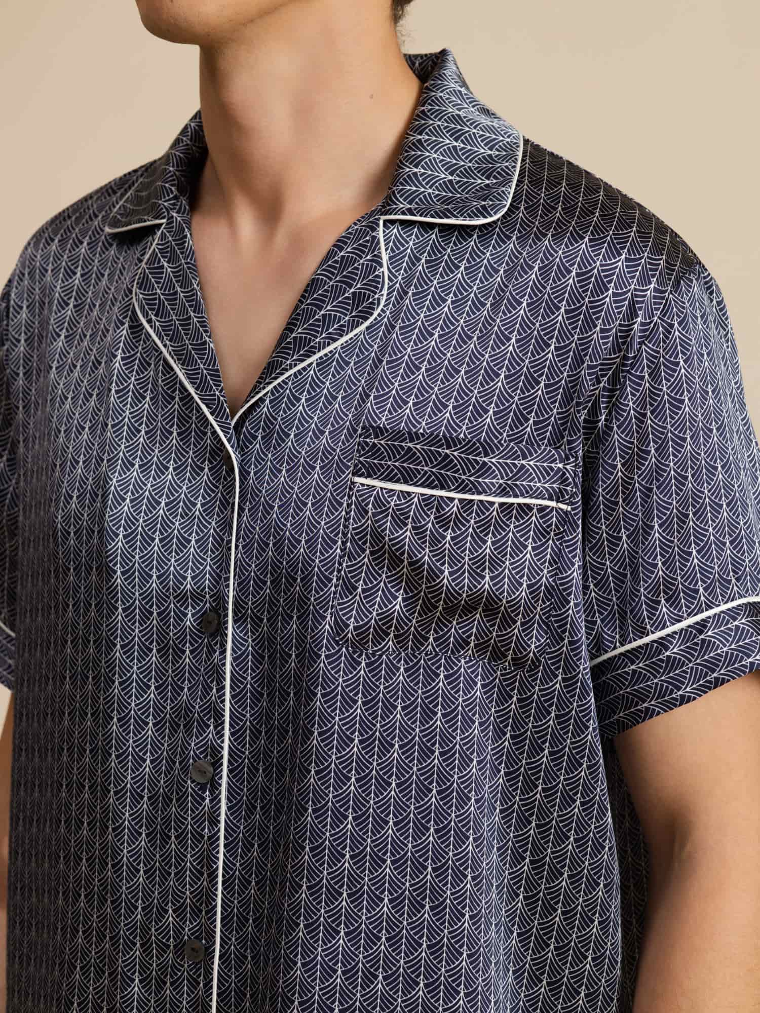 Herre Pyjamas Sæt I Ren Silke Marineblå Med Ginkgo Print Korte Ærmer Og Reverskrave - Image 9