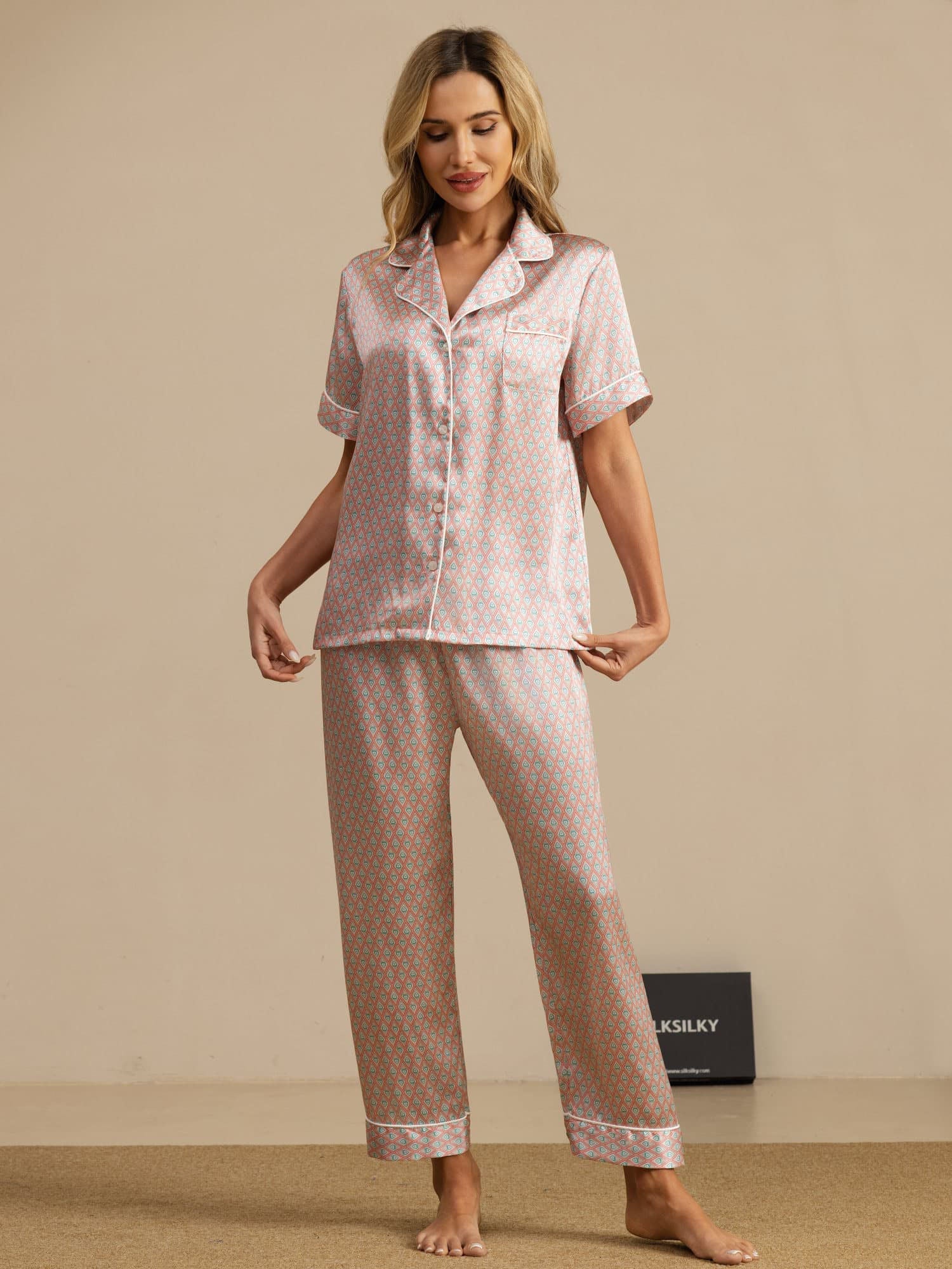 Kvinders Pyjamasæt I Ren Silke Med Geometrisk Print Kortærmet Reverskrave Med Bukser - Image 10