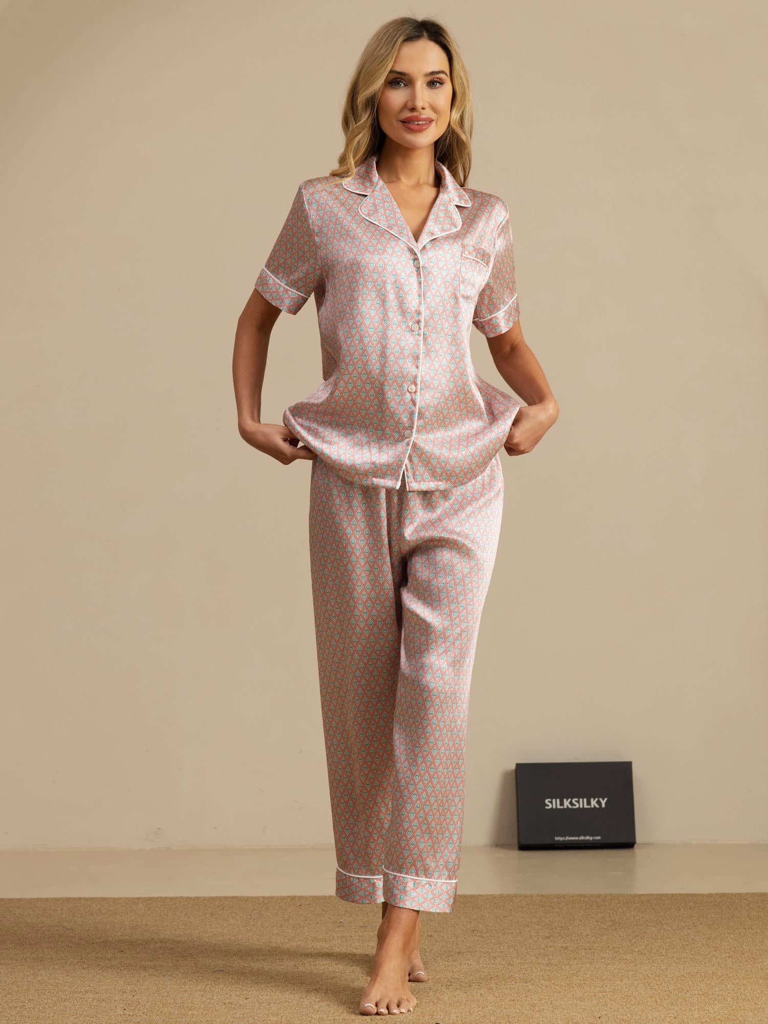 Kvinders Pyjamasæt I Ren Silke Med Geometrisk Print Kortærmet Reverskrave Med Bukser - Image 6
