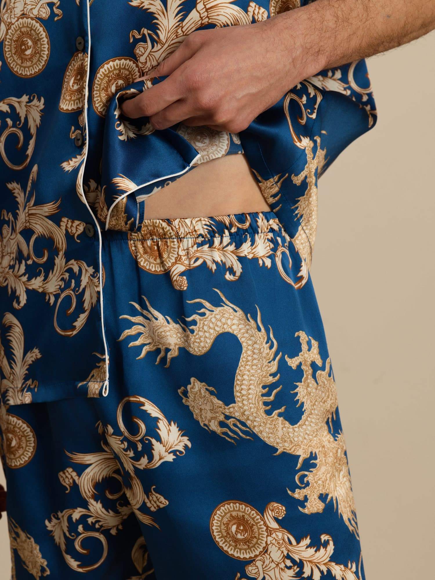Pure Silke Herre Drage Print Kortærmet Notch Krave Pyjamasæt - Image 19
