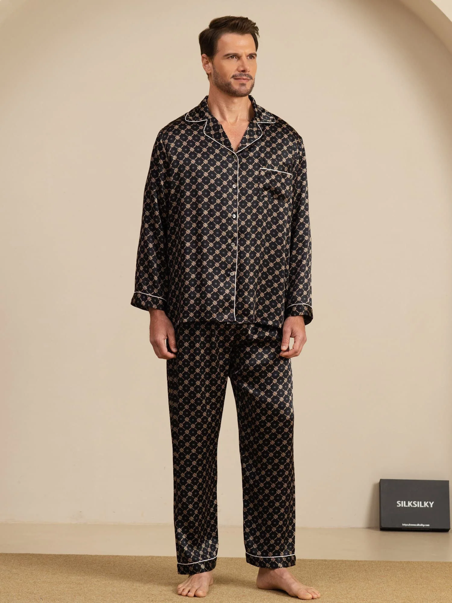 Herre Pyjamasæt I Ren Silke Med Marineblå Kædeprint Langærmet Med Bukser - Image 13