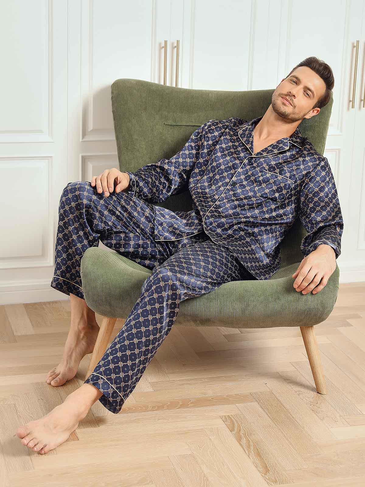 Herre Pyjamasæt I Ren Silke Med Marineblå Kædeprint Langærmet Med Bukser - Image 7
