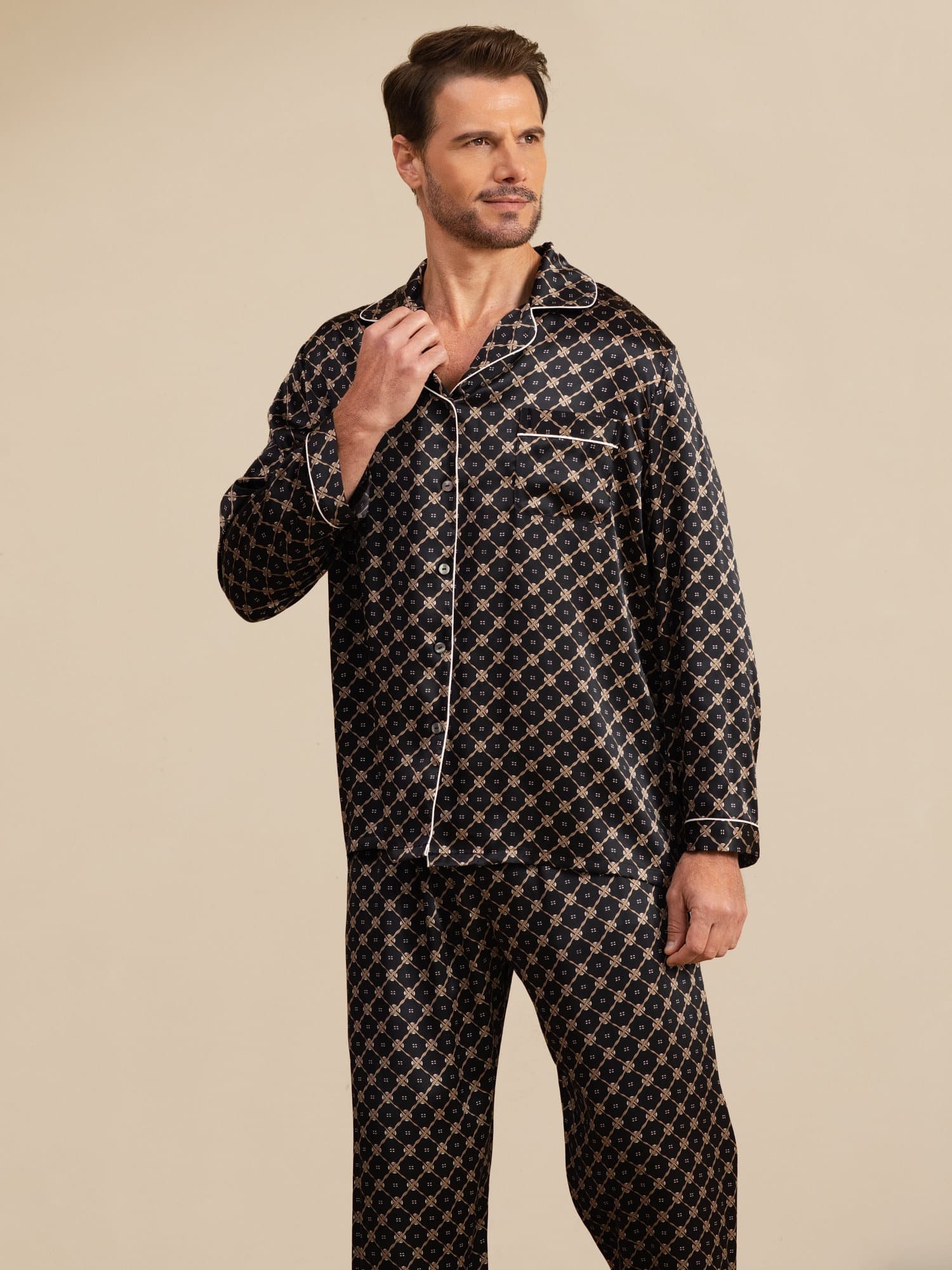 Herre Pyjamasæt I Ren Silke Med Marineblå Kædeprint Langærmet Med Bukser - Image 9