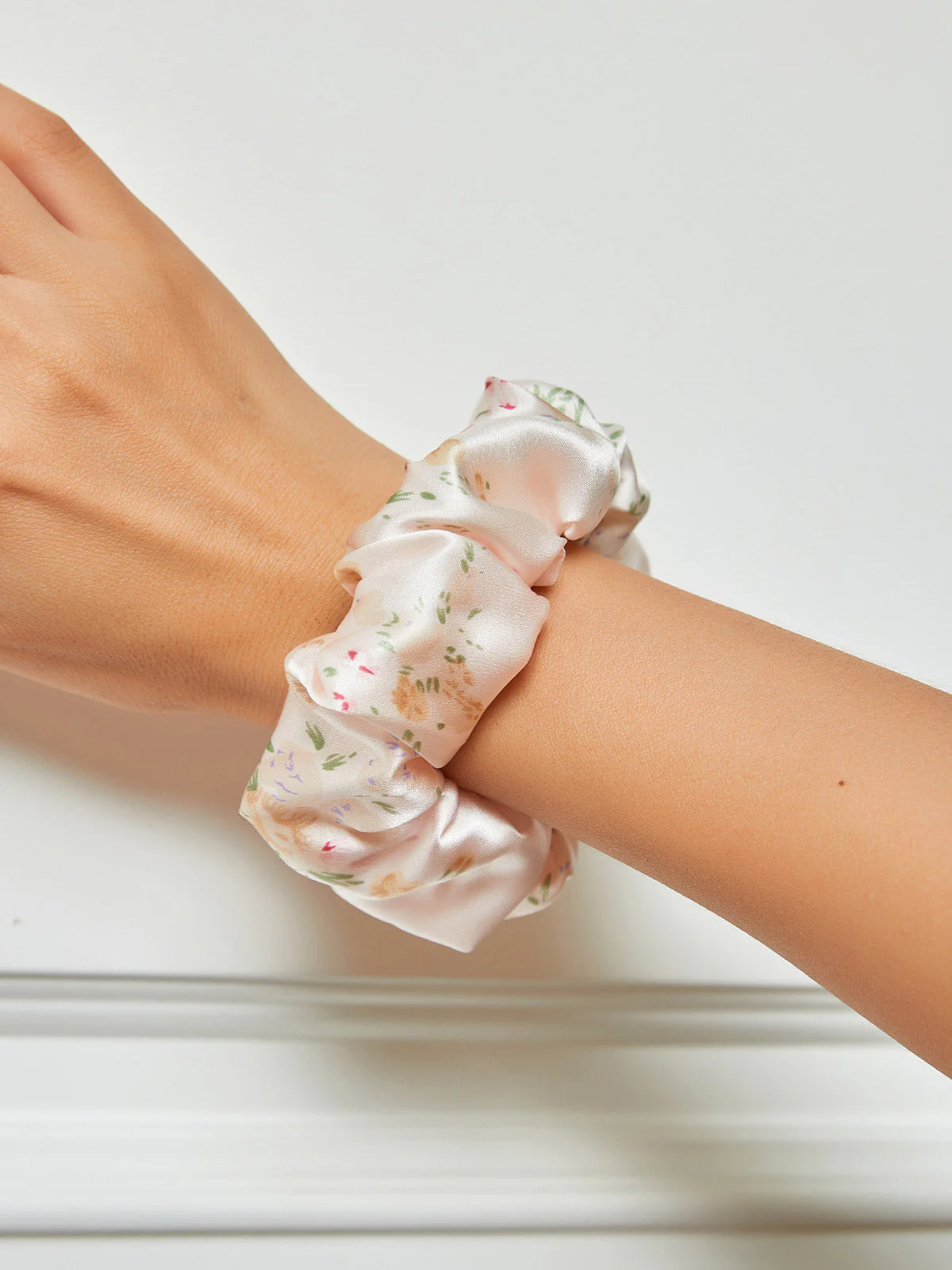 Ren Silke Blød Trykt Stor Hår Scrunchie - 3.5cm - Image 6