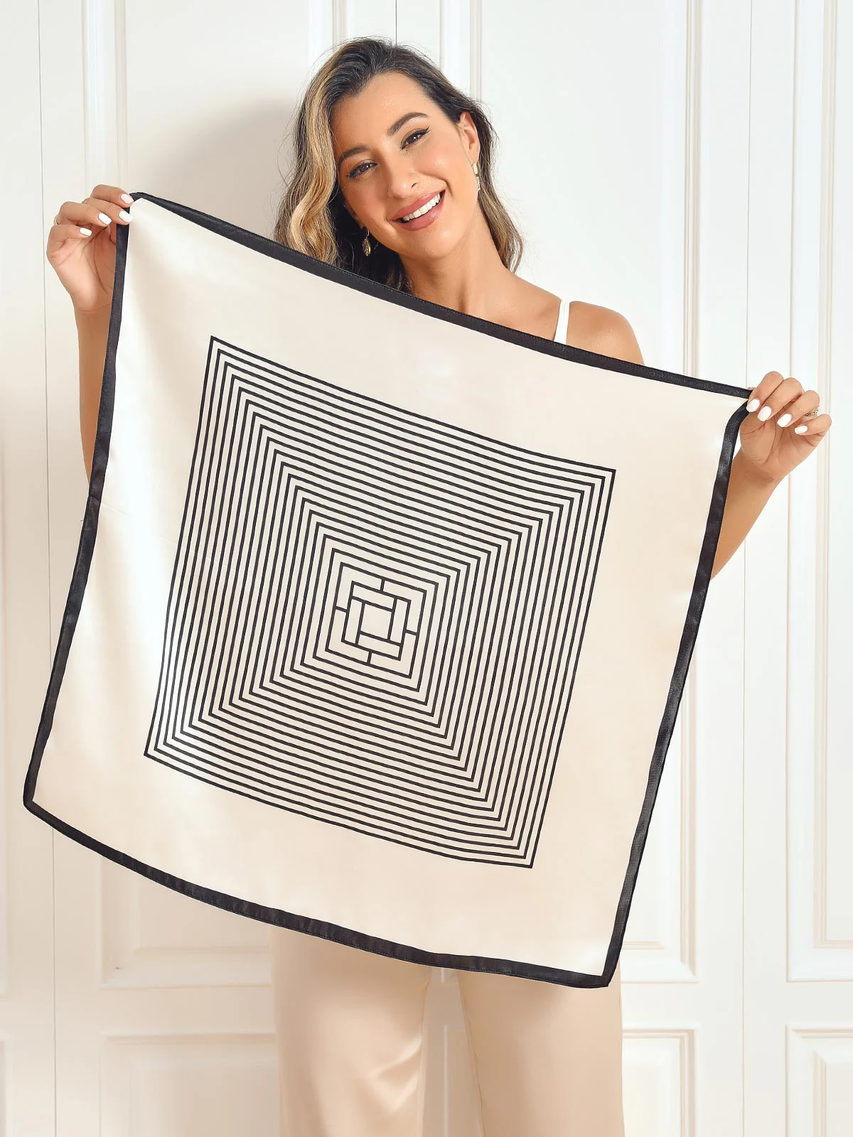 100% Silketrykt Firkantet Tørklæde 68x68cm - Image 5