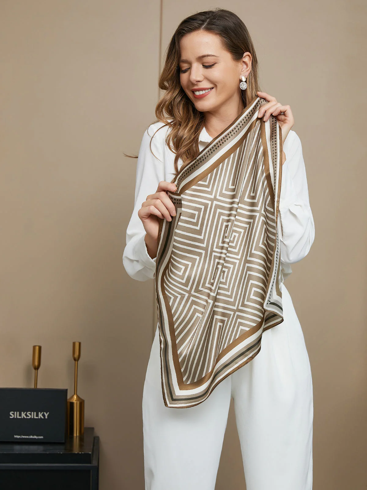 100% Silke Geometrisk Mønster Firkantet Tørklæde 53x53cm - Image 5