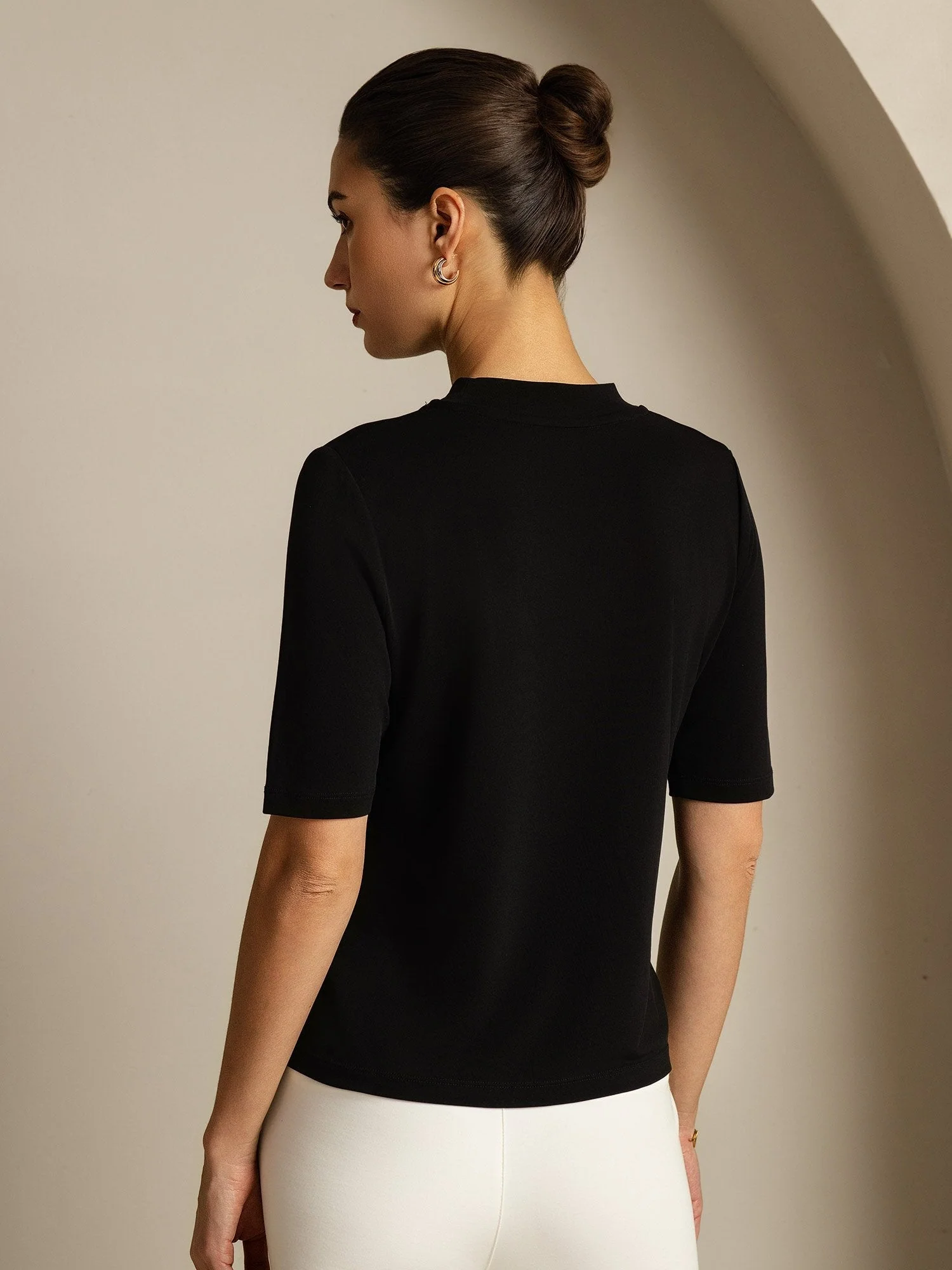 T-Shirt Til Kvinder I Ren Silke Med Halvlange Ærmer Og Rund Hals - Image 11