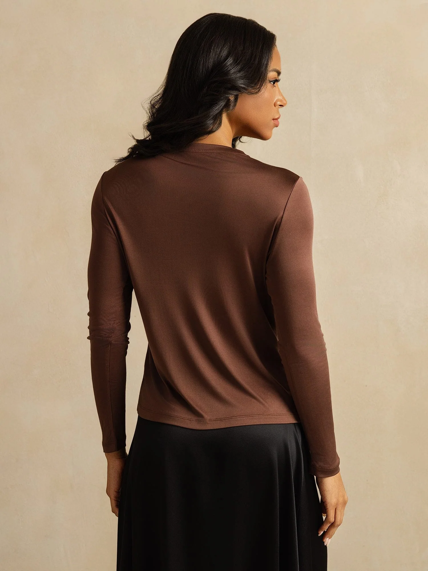 Damebluse I Ren Silke Med Lange Ærmer Og Rund Hals - Image 11