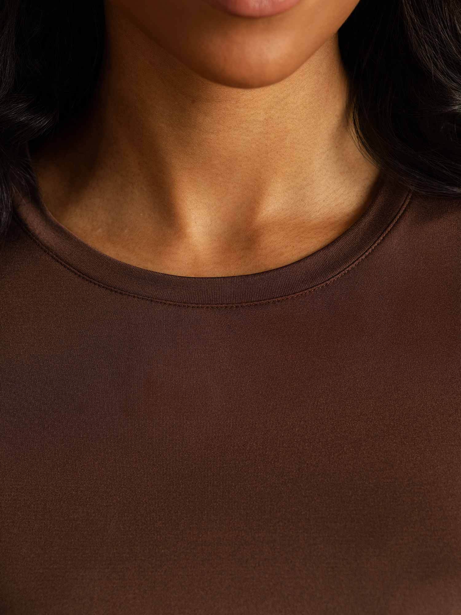 Damebluse I Ren Silke Med Lange Ærmer Og Rund Hals - Image 13