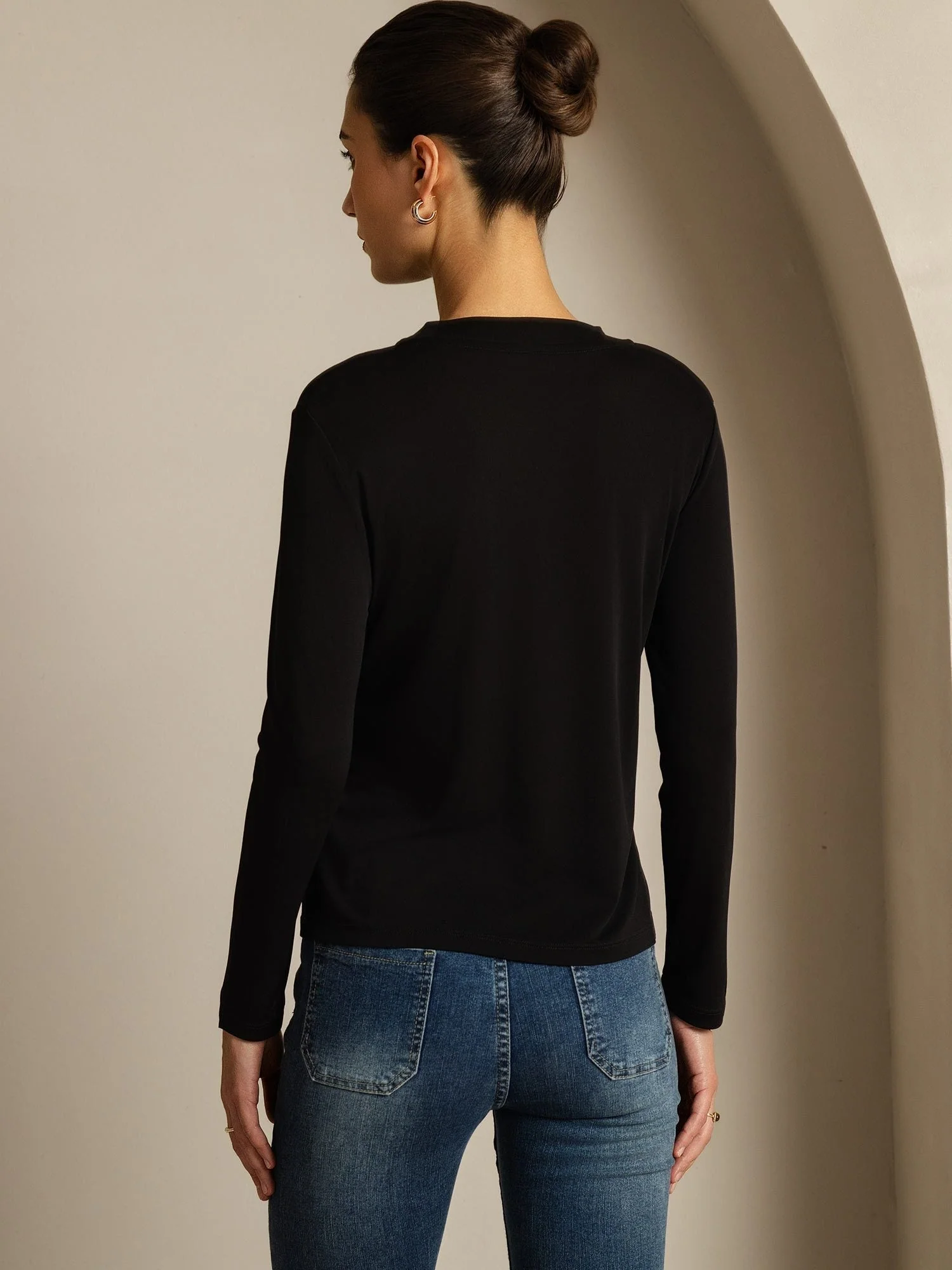 Damebluse I Ren Silke Med Lange Ærmer Og Rund Hals - Image 20