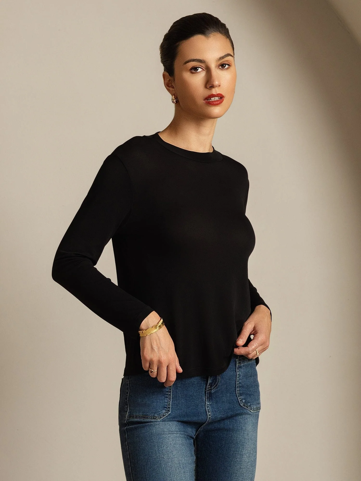 Damebluse I Ren Silke Med Lange Ærmer Og Rund Hals - Image 24