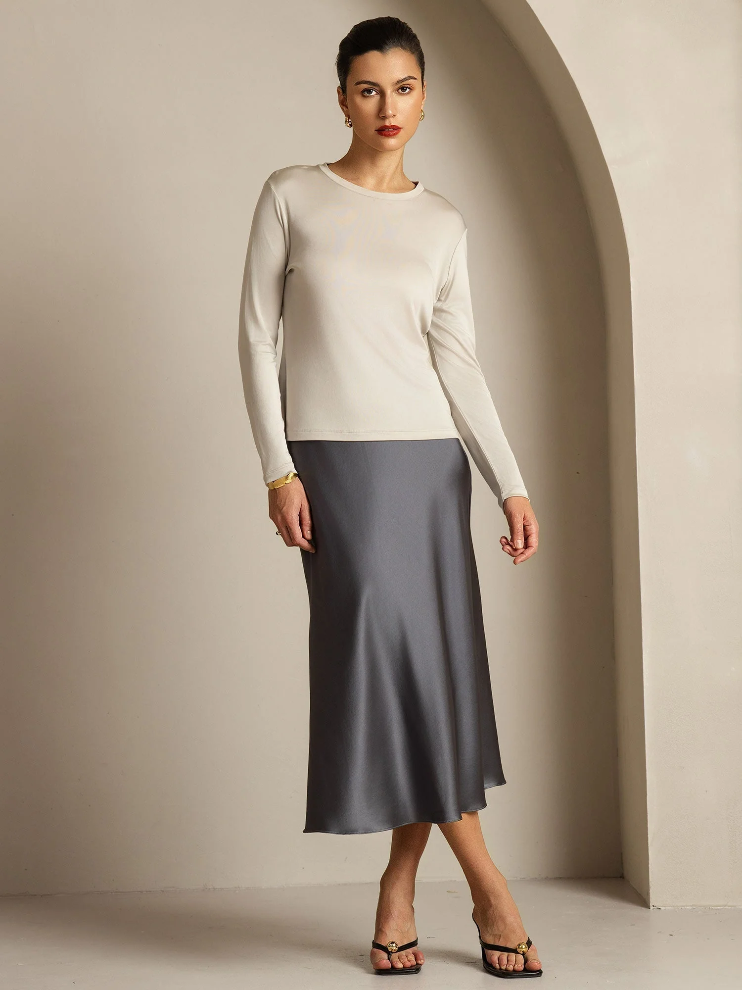 Damebluse I Ren Silke Med Lange Ærmer Og Rund Hals - Image 43