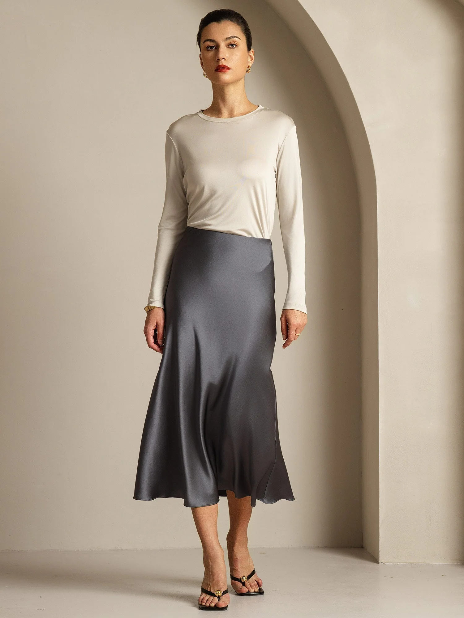 Damebluse I Ren Silke Med Lange Ærmer Og Rund Hals - Image 49