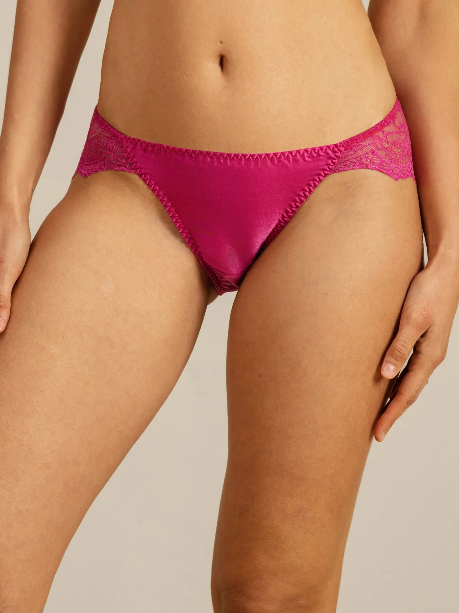 Ren Silke Sexet Komfort Trusse Med Bølget Blonde - Image 10