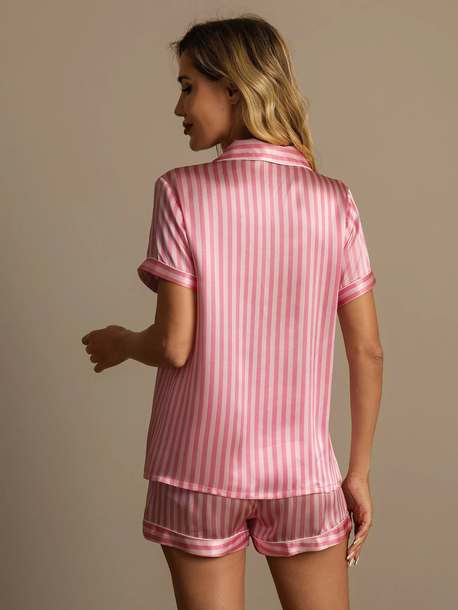 Kvinders Ren Silke Stribet Print Kortærmet Notch Krave Pyjamas Sæt Med Shorts - Image 2