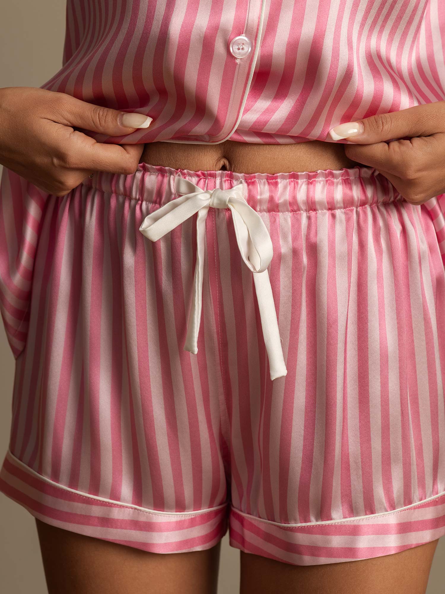 Kvinders Ren Silke Stribet Print Kortærmet Notch Krave Pyjamas Sæt Med Shorts - Image 5