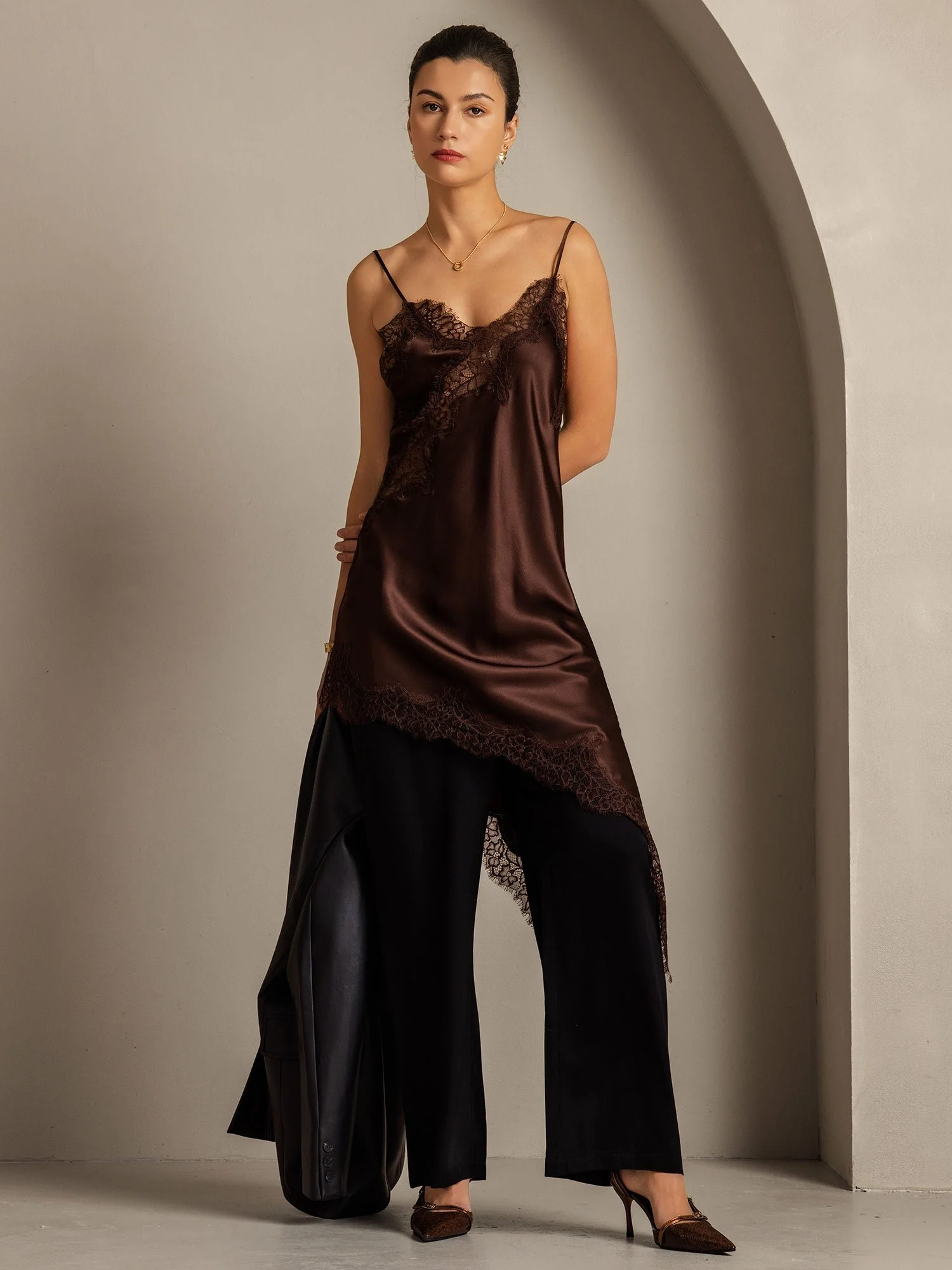 Pure Silk V-Hals Asymmetrisk Kant Slip Kort Kjole med Spidsdesign - Image 17