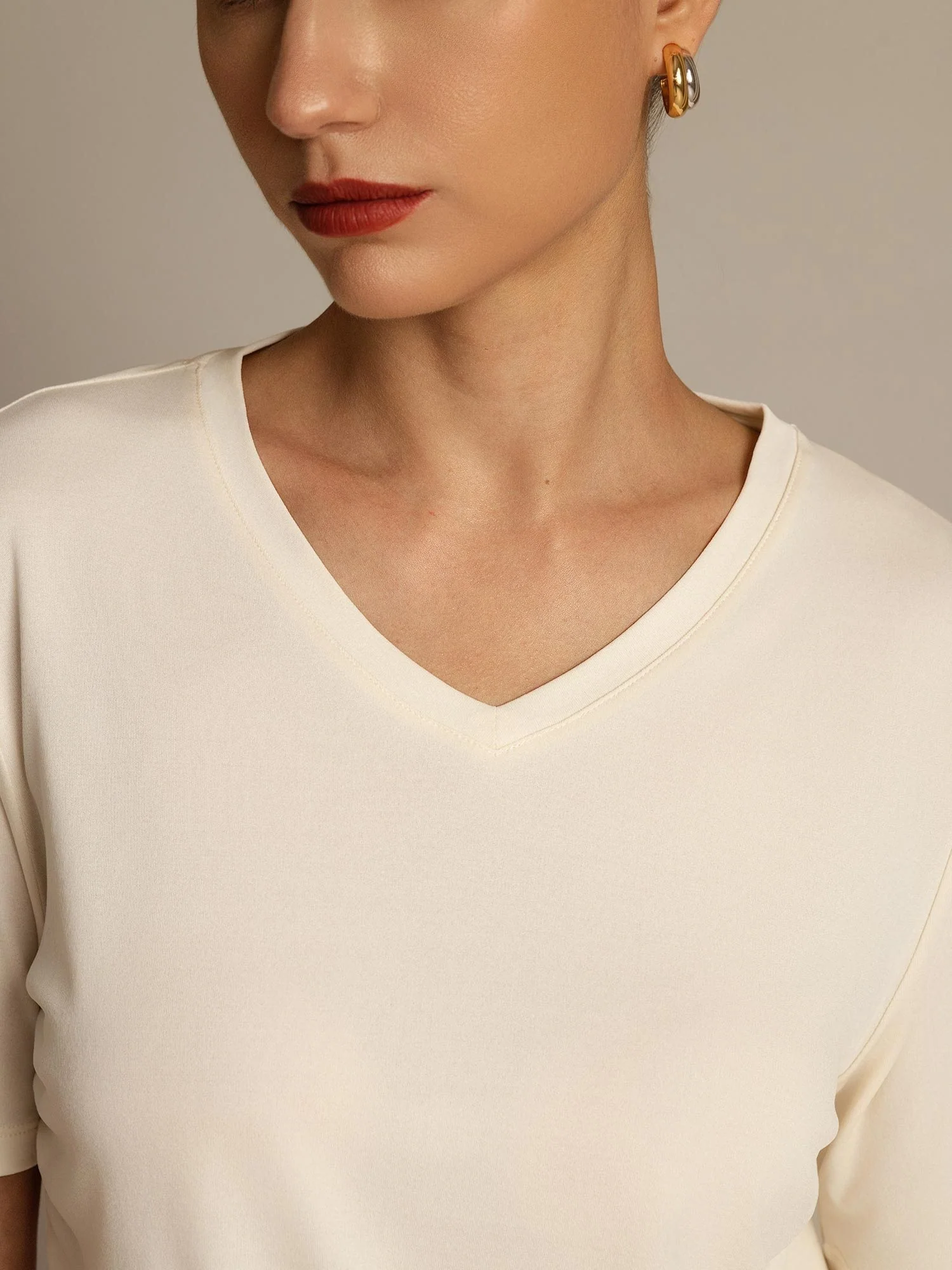 T-shirt til Kvinder i Ren Silke V-Hals - Image 20