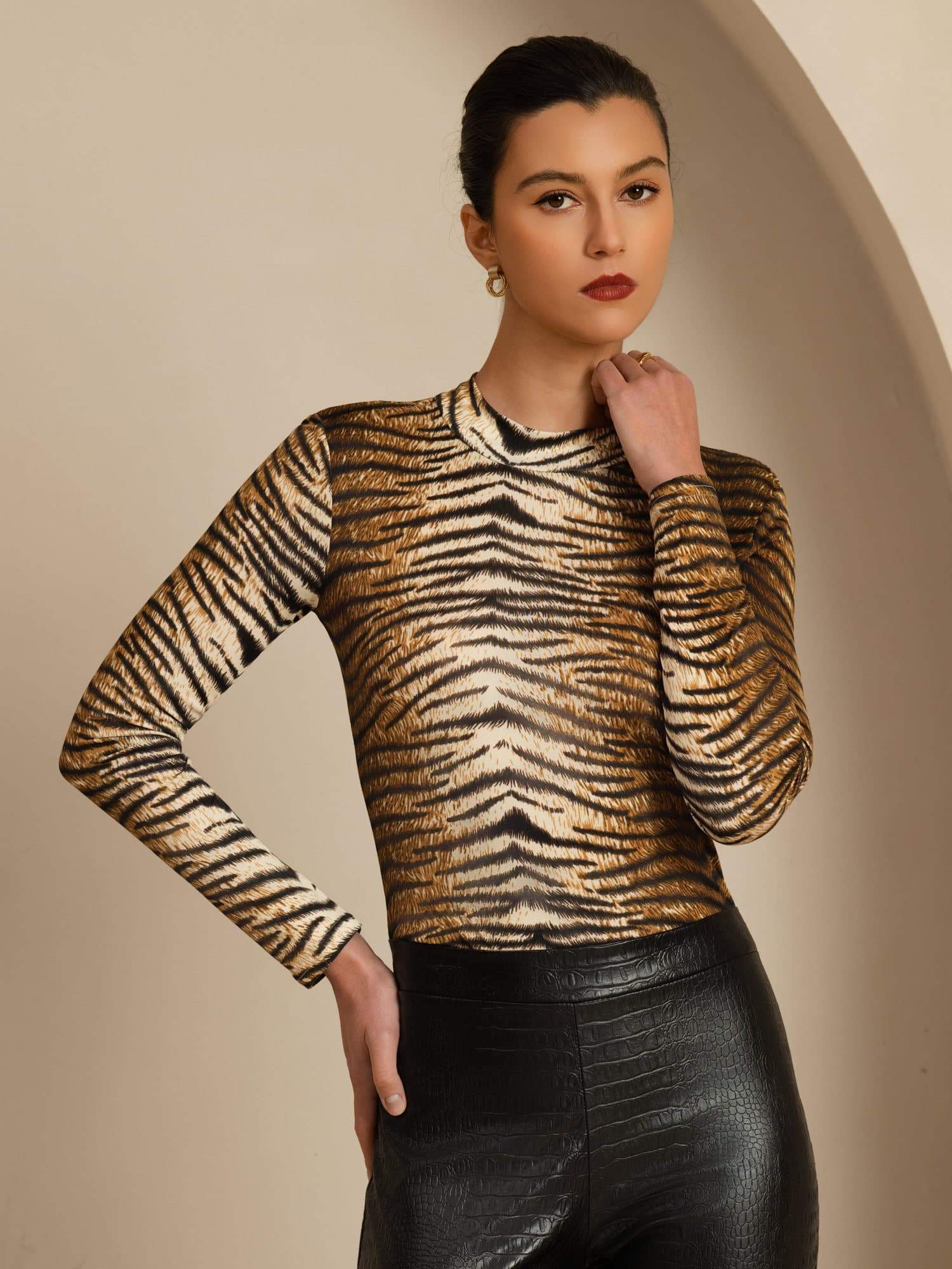 Pure Silke Dame Vildt Print Langærmet Mock Neck Top - Image 9