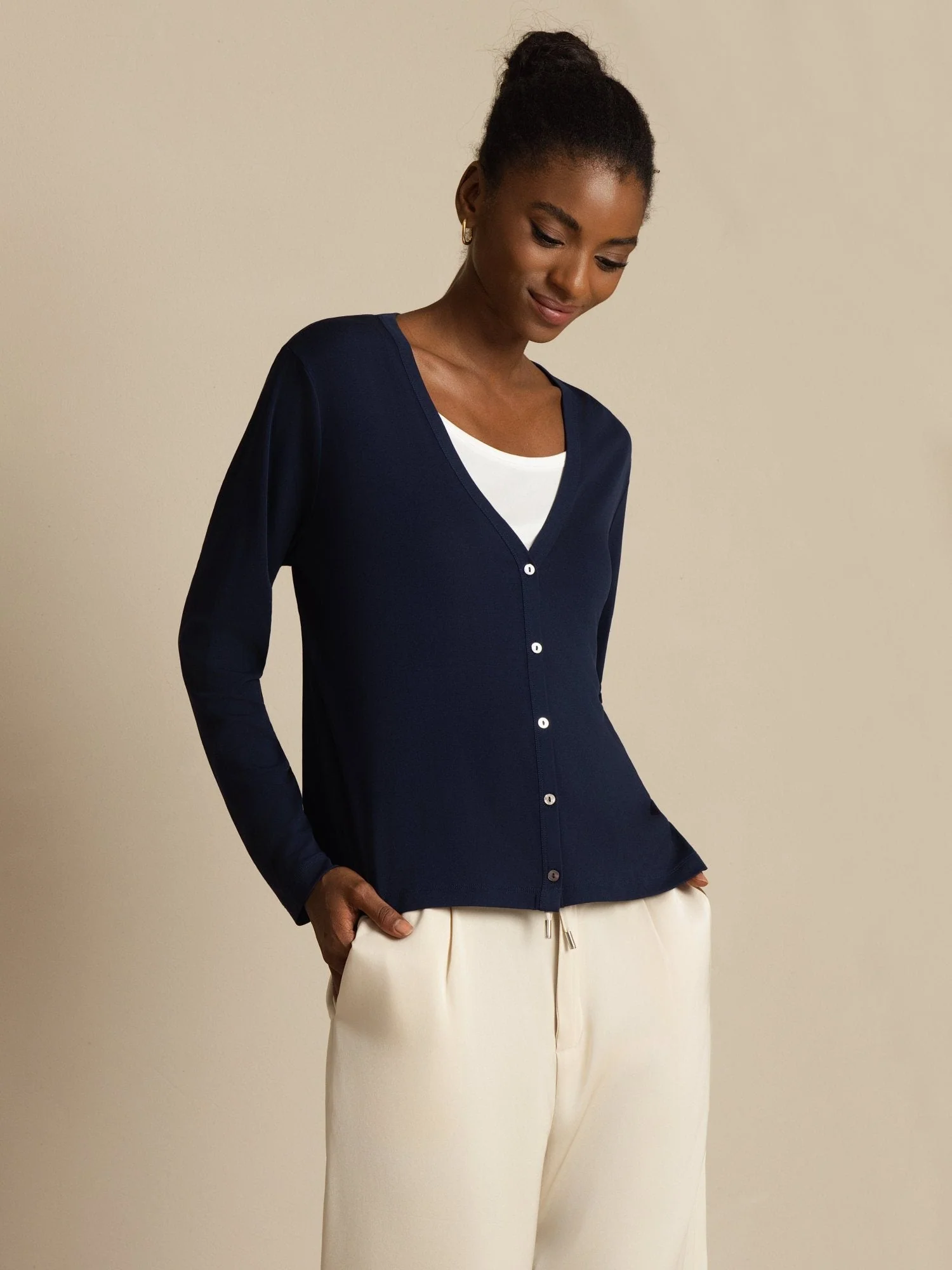 Pure Silk Dame V-Hals Langærmet Basic Cardigan - Image 3
