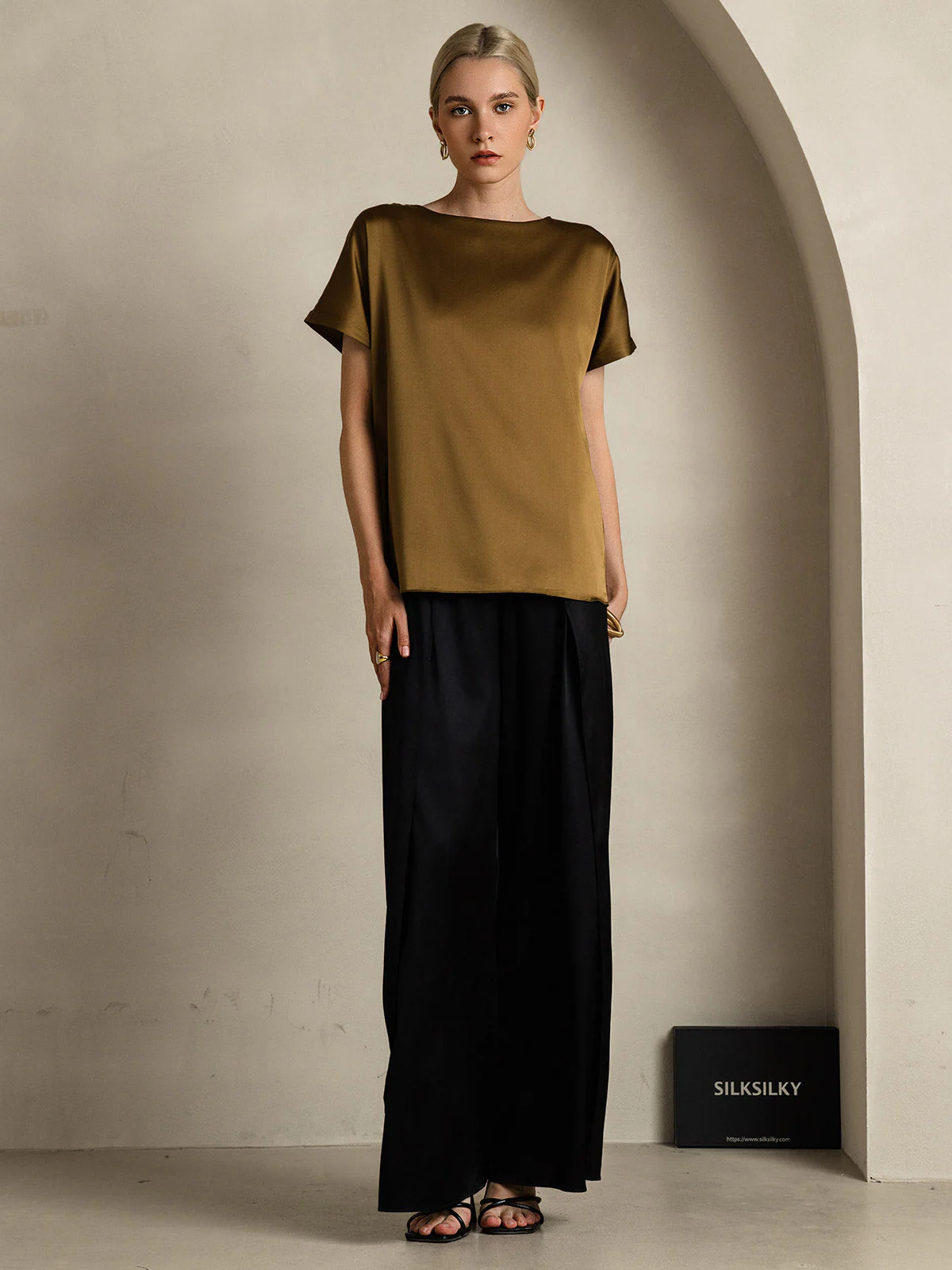 19Momme Silke Klassisk Casual T-Shirt med Korte Ærmer - Image 39