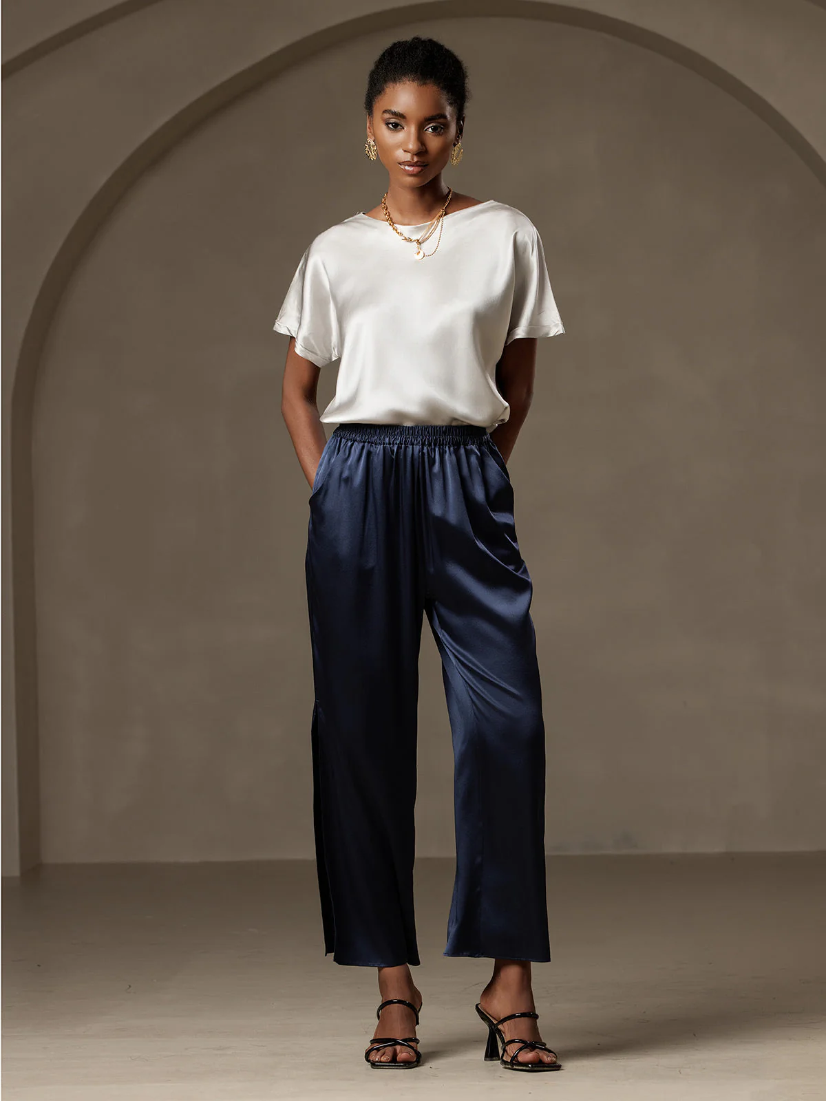 19Momme Silke Klassisk Casual T-Shirt med Korte Ærmer - Image 6