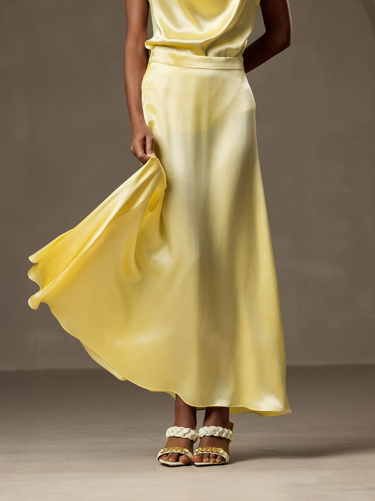 19Momme Silke A-Line Maxi Nederdel Med Foer - Image 21