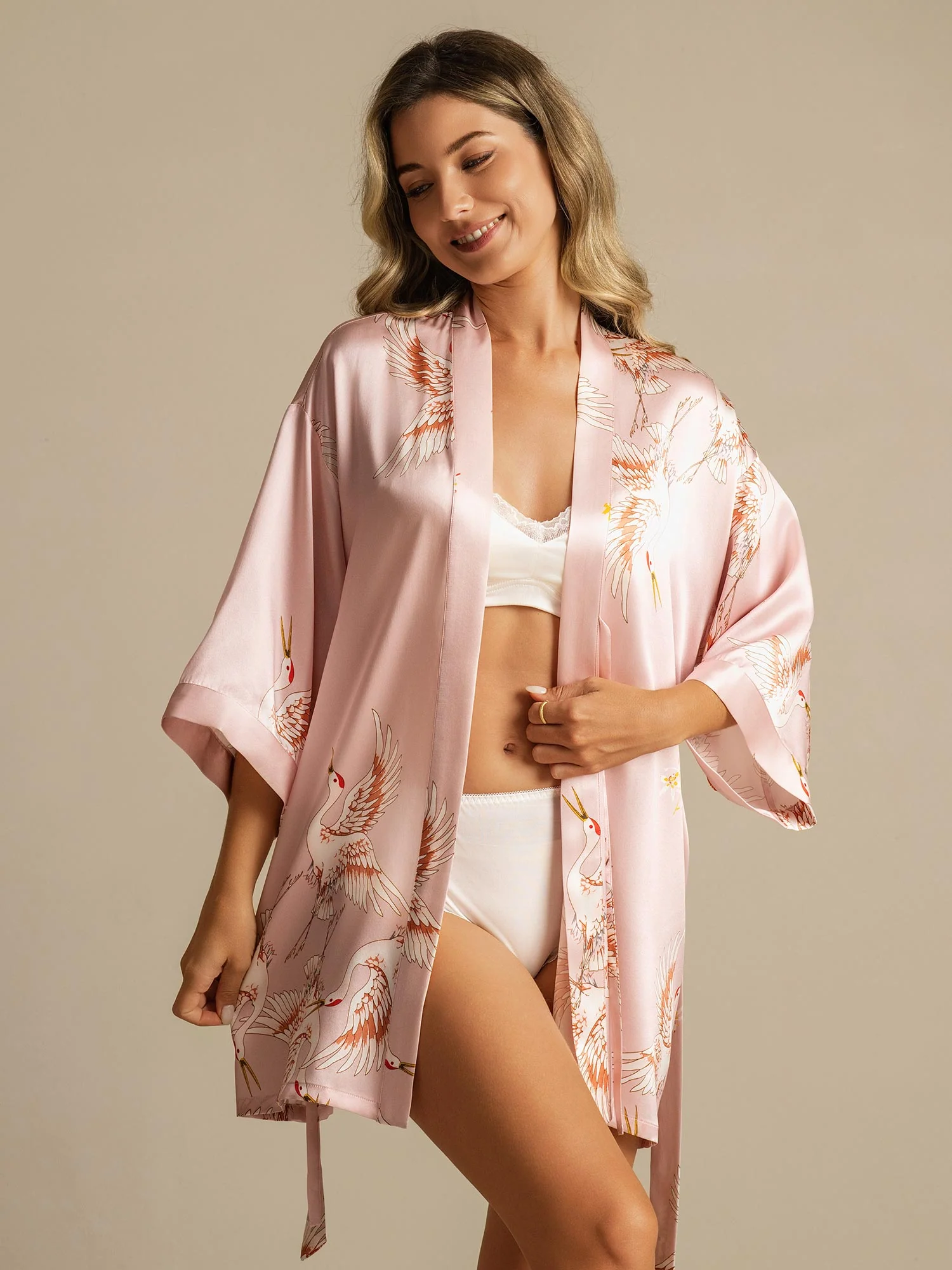 19Momme Kvinders Kort Kimono Morgenkåbe I Ren Silke Med Trane Print 3/4-Ærmer - Image 13