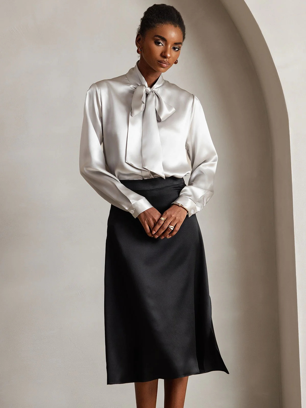 Dame 19 Momme Elegant Silke Skjorte med Slipskrave og Lange Ærmer - Image 13