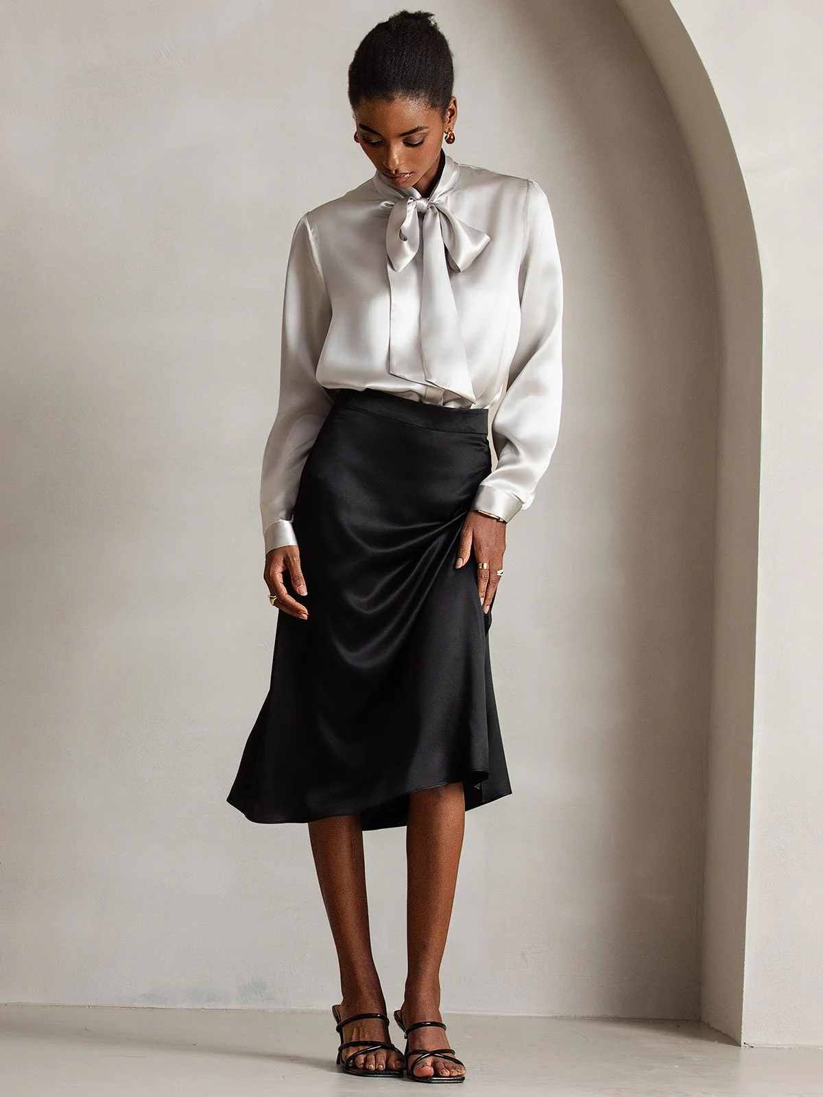 Dame 19 Momme Elegant Silke Skjorte med Slipskrave og Lange Ærmer - Image 15