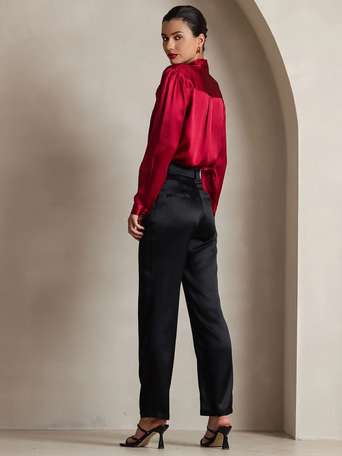 Dame 19 Momme Elegant Silke Skjorte med Slipskrave og Lange Ærmer - Image 19
